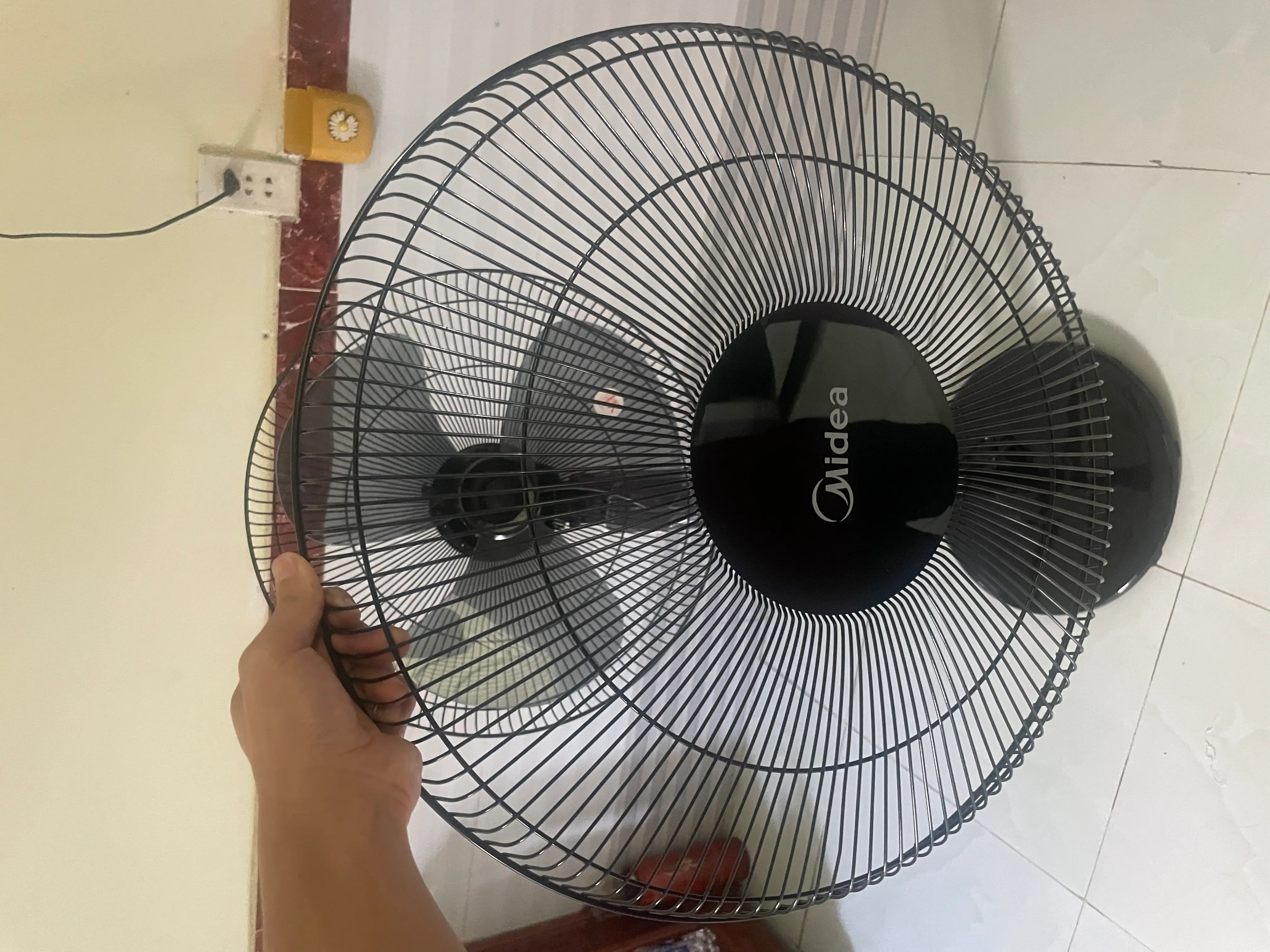 Khách hàng review Quạt đứng Midea FS40-10NAVN(K) 55W 1
