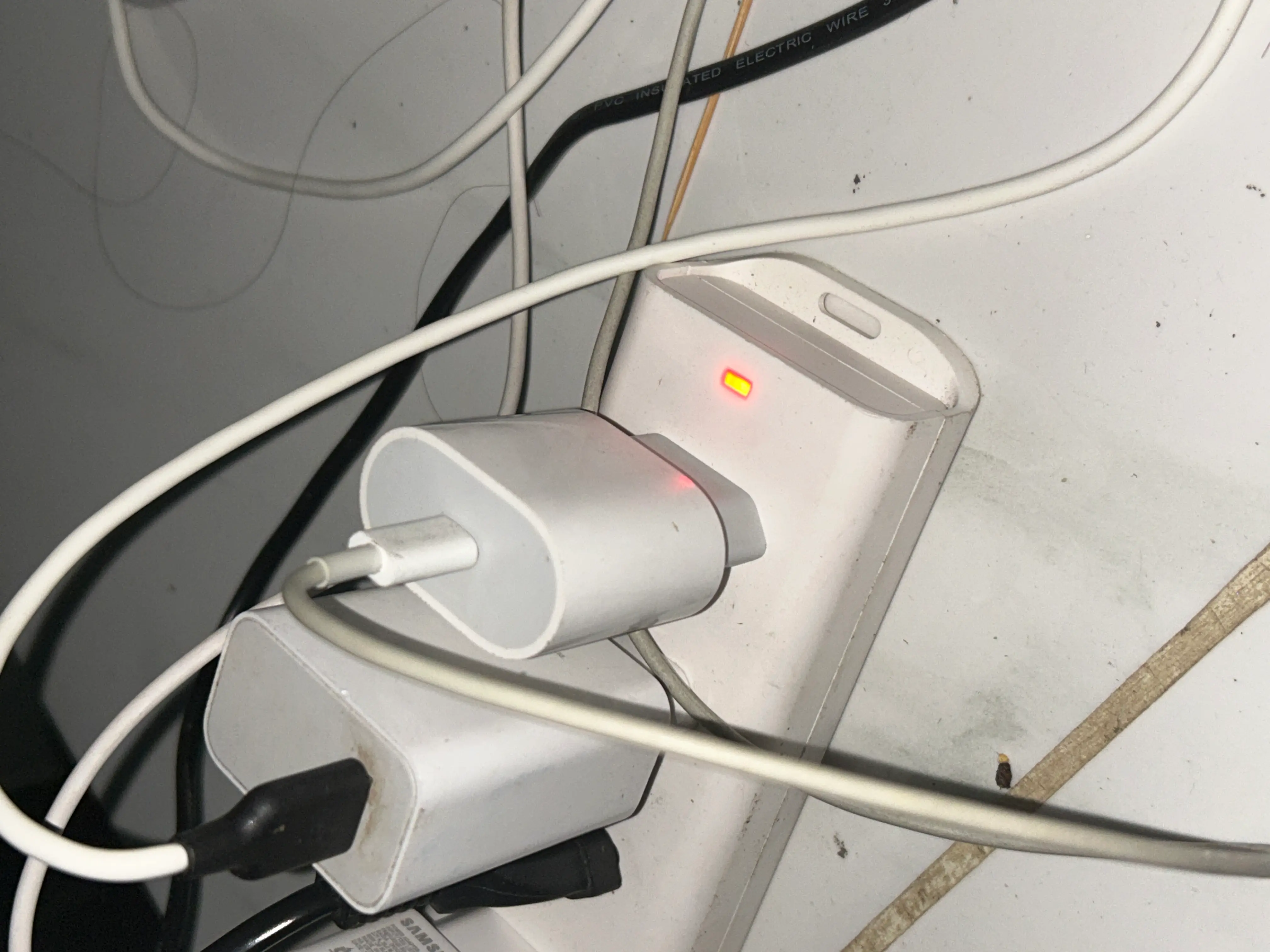Khách hàng review Sạc nhanh Type-C PD 20W Apple 1