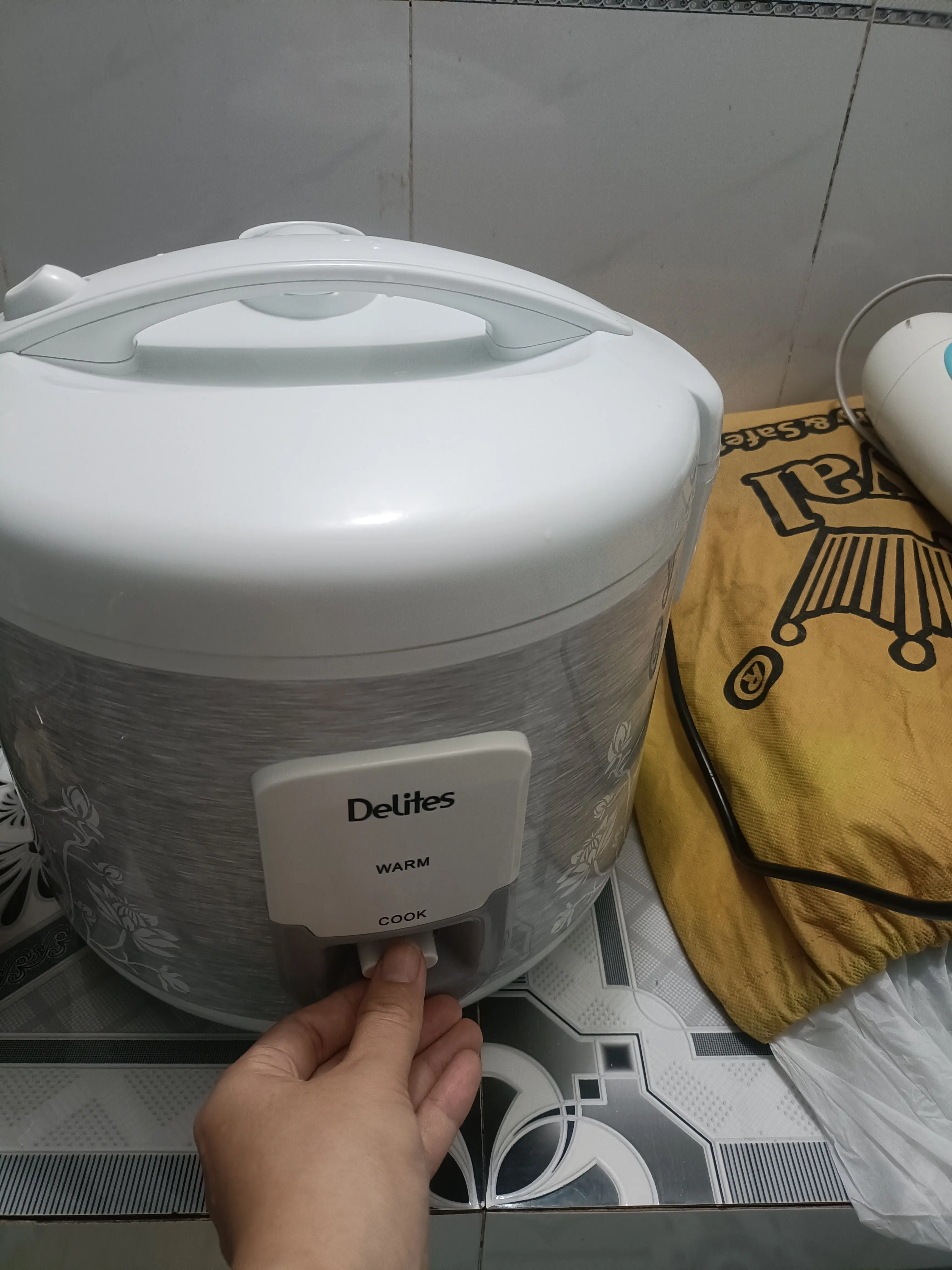 Khách hàng review Nồi cơm nắp gài Delites 1.8 lít NCG1805 5