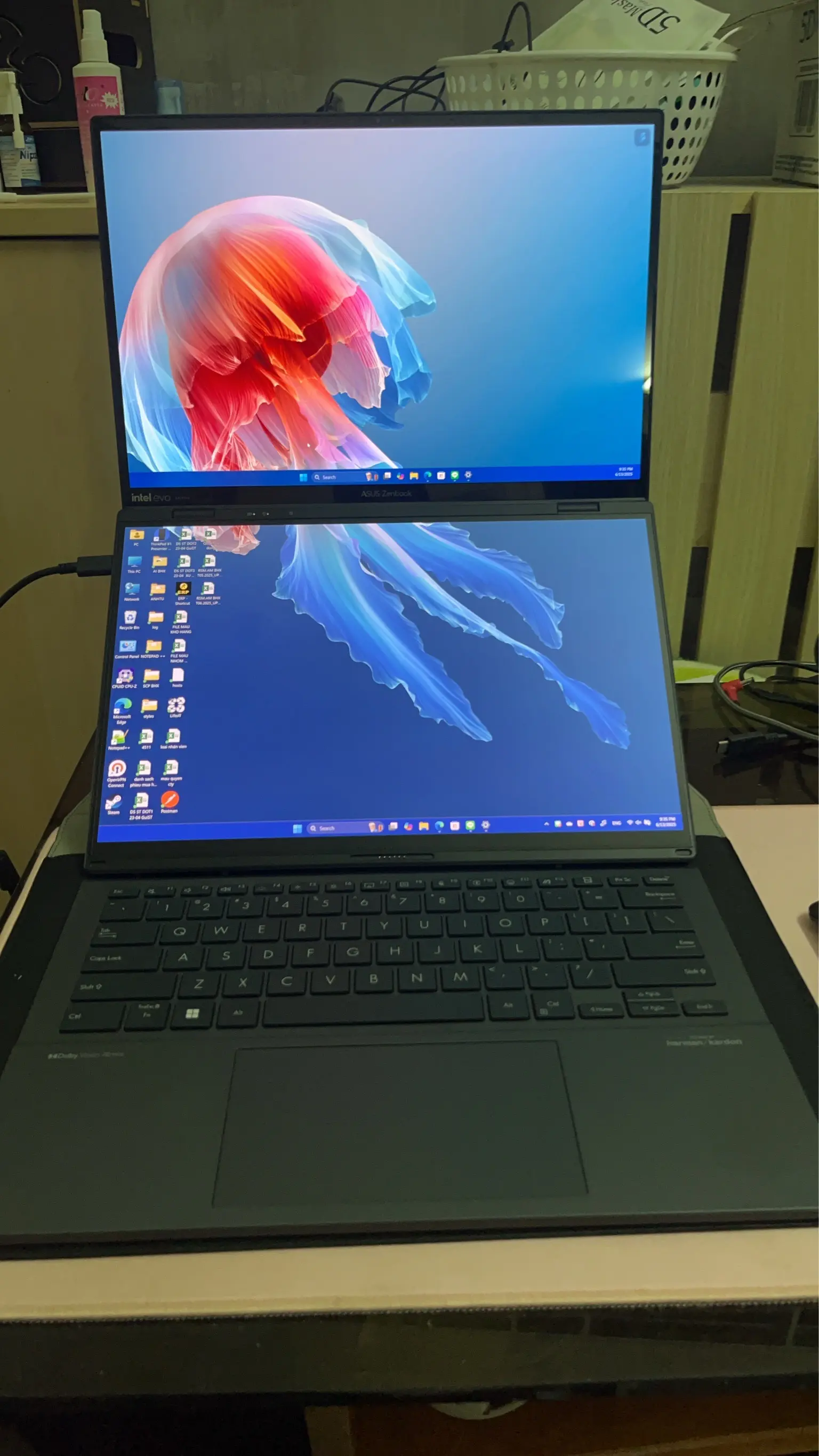 Khách hàng review Laptop Asus Zenbook 14 Duo OLED UX8406MA Ultra 7 155H/16GB/512GB/120Hz/Touch/Pen/Túi/Win11 (PZ307W) 1