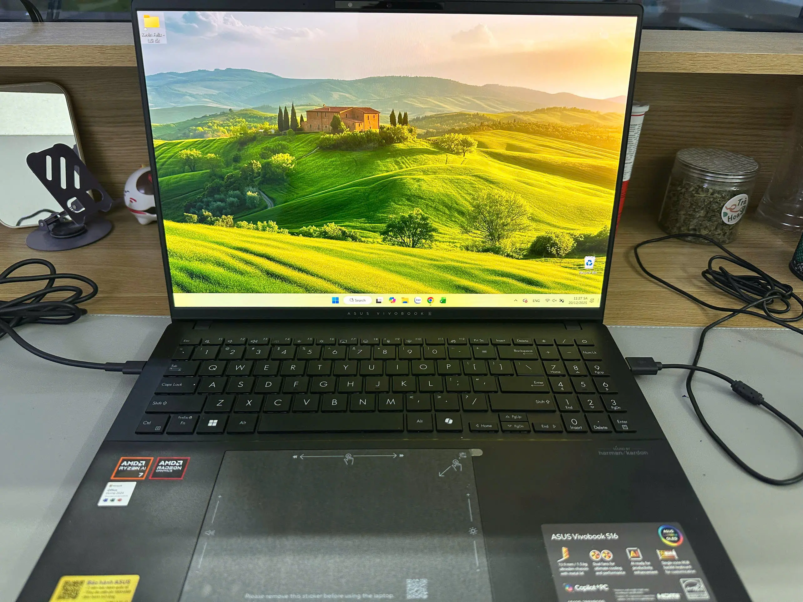Khách hàng review Laptop Asus Vivobook S16 M5606KA - RI016WS (R7 AI 350, 24GB, 512GB, 2.8K OLED 120Hz, OfficeH24 365, Win11) 1
