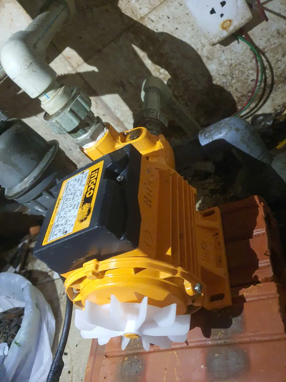 Khách hàng review Máy bơm nước đẩy cao Ingco VPM3708 370W 2