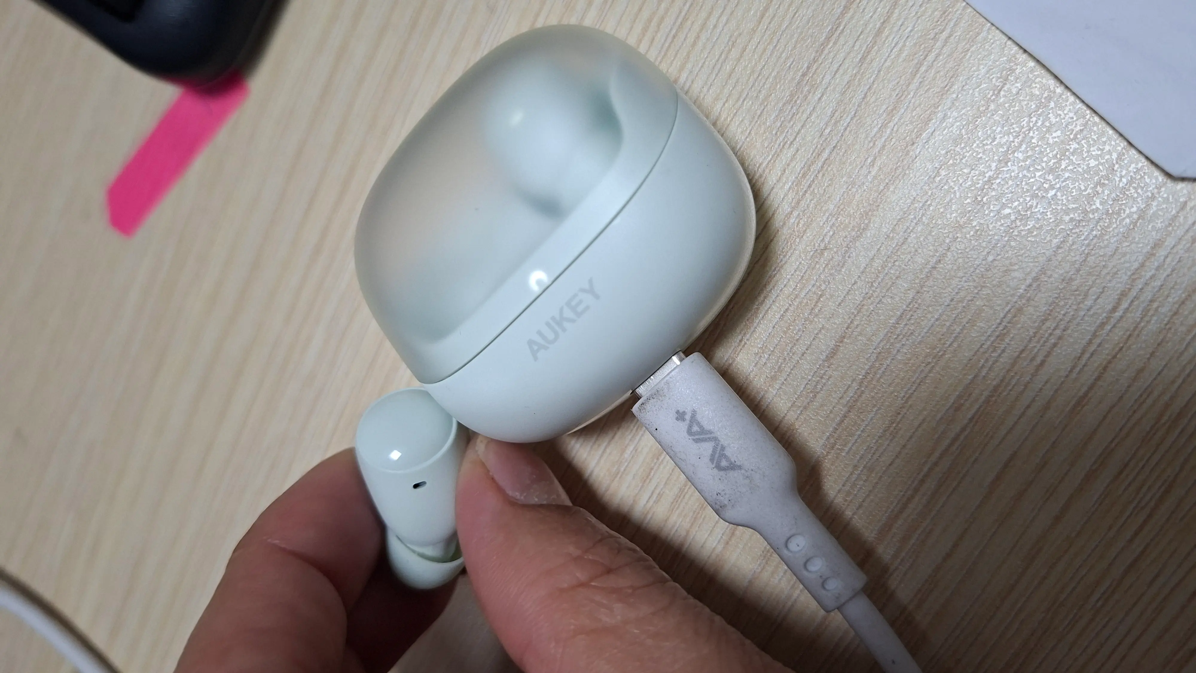 Khách hàng review Tai nghe Bluetooth True Wireless Aukey EP-M3A - Xanh Lá 1