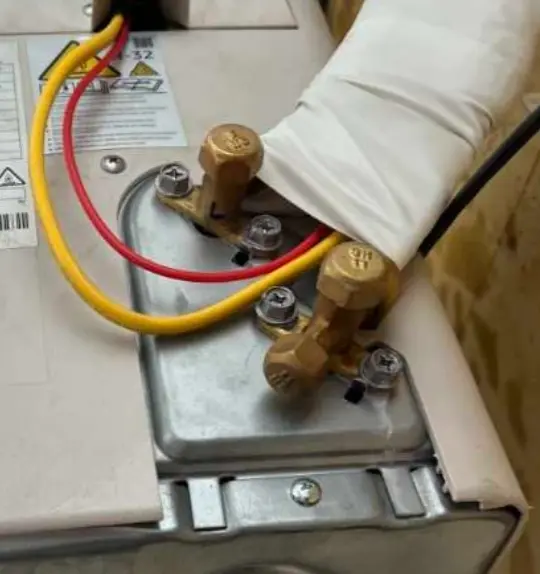 Khách hàng review Máy lạnh Samsung Inverter 1.5 HP AR13DYHZAWKNSV 3