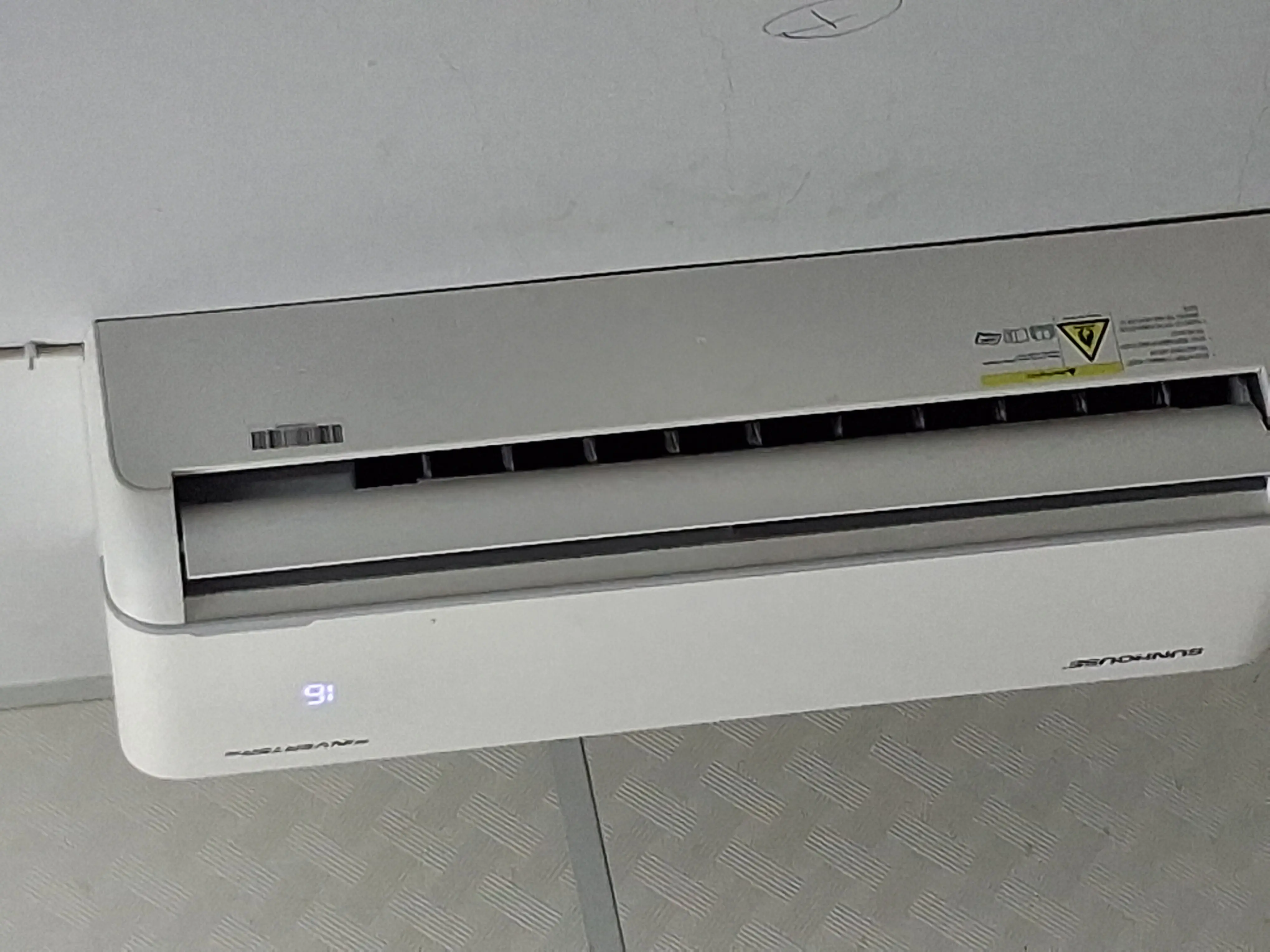 Khách hàng review Máy lạnh Sunhouse Inverter 1 HP SHR-AW09IC650 6