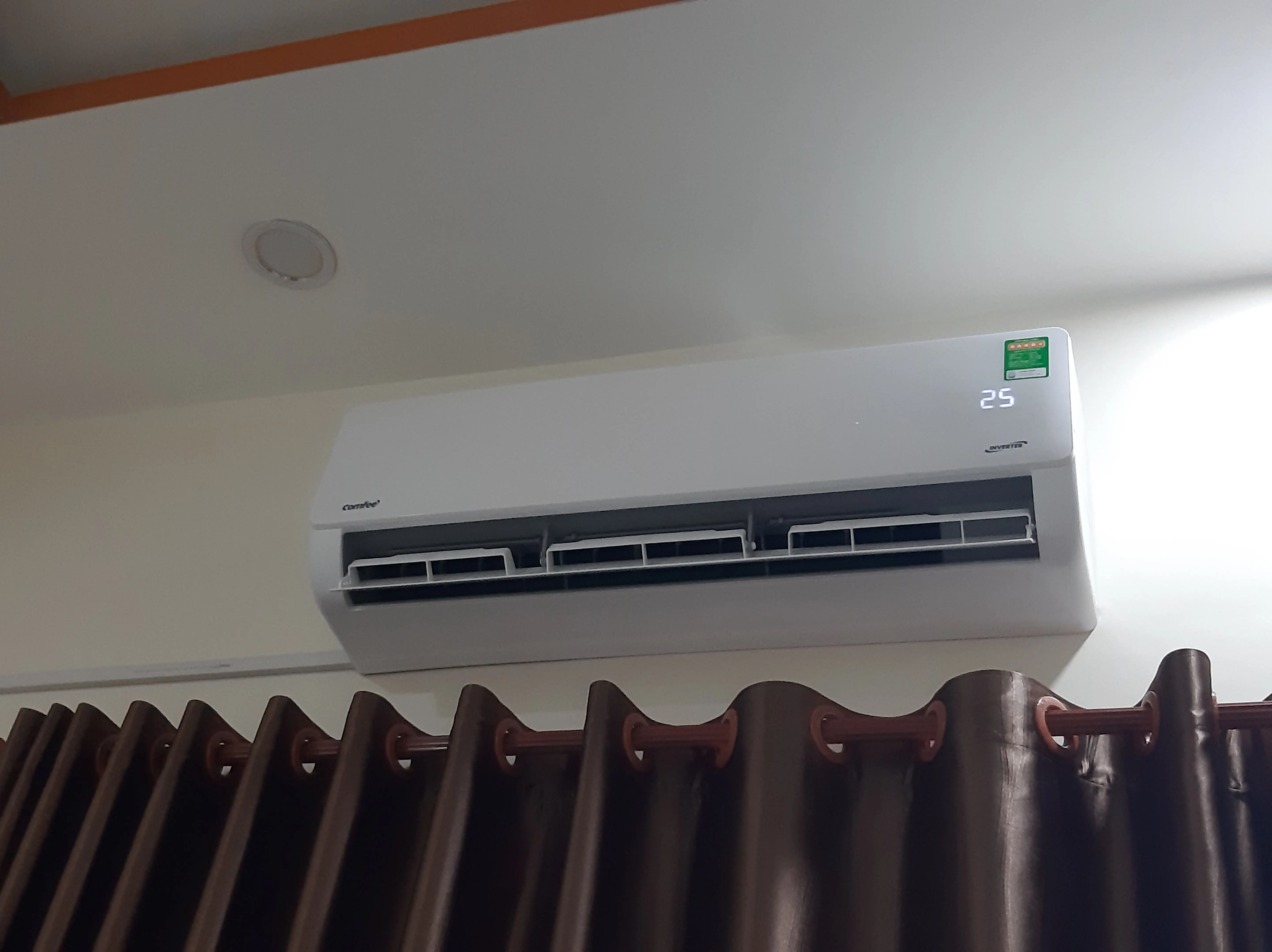 Khách hàng review Điều hòa Comfee Inverter 18000 BTU CFS-18VDM 1