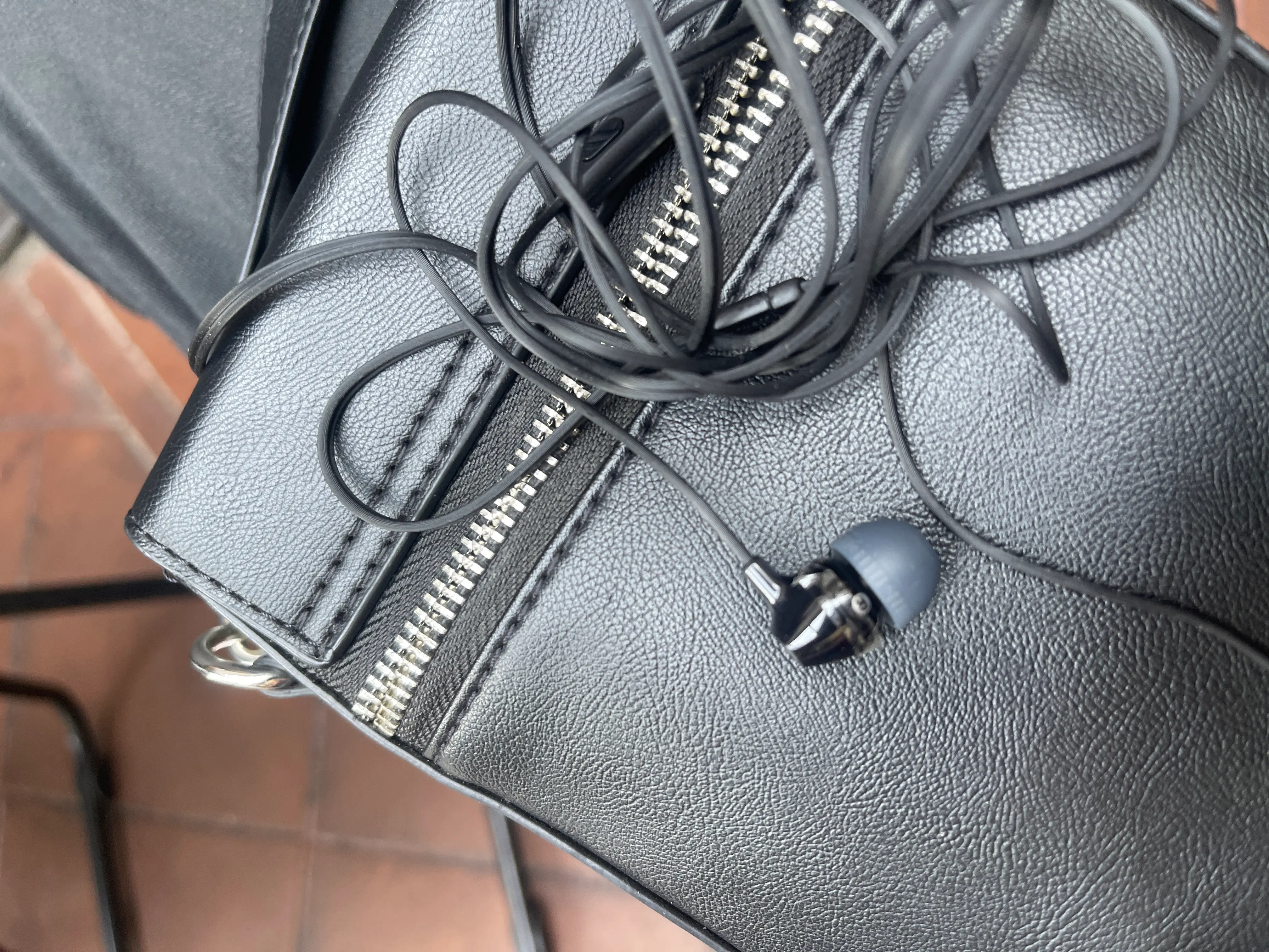 Khách hàng review Tai nghe Có Dây Sony MDR-EX15AP 1