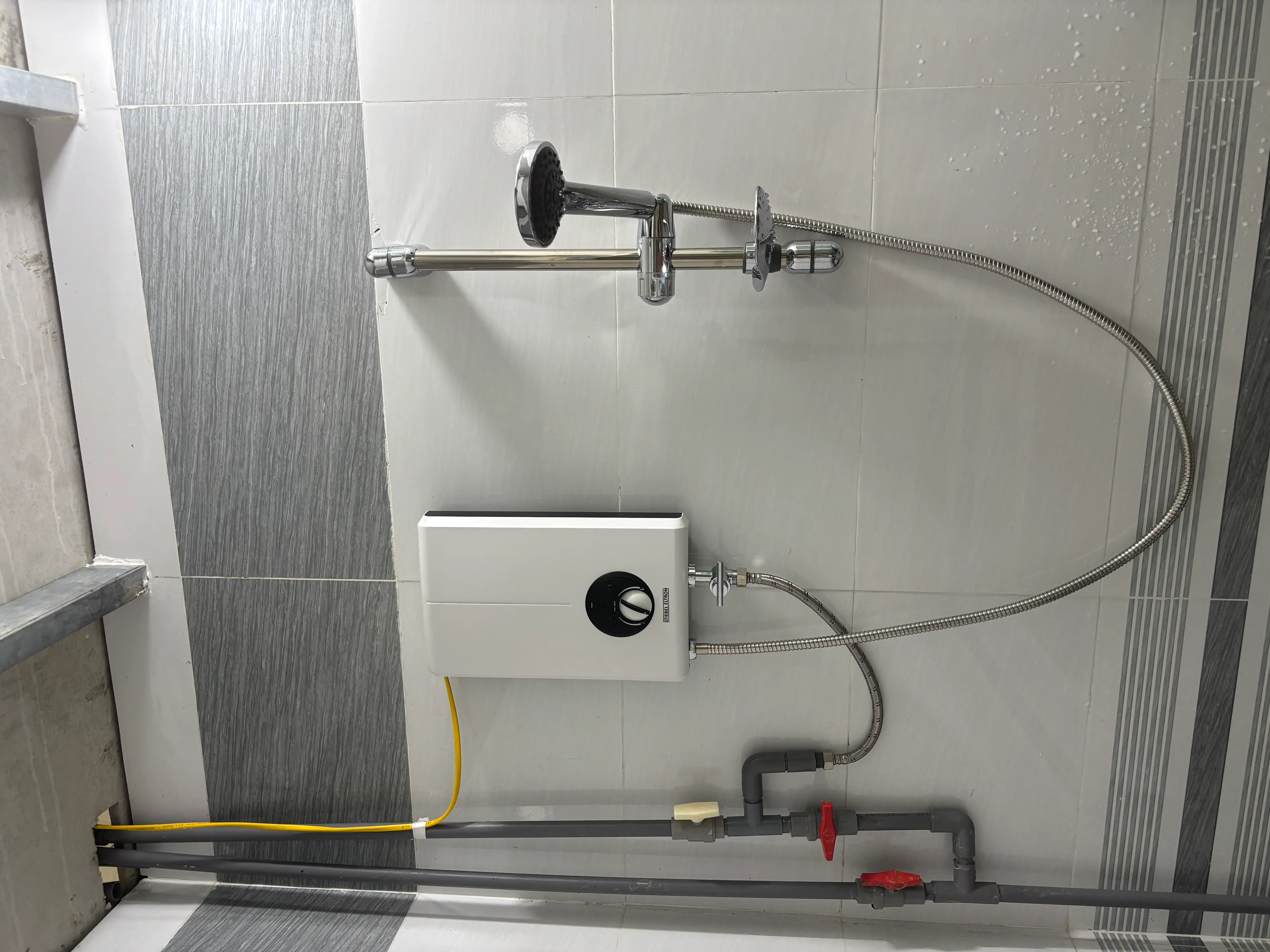 Khách hàng review Máy nước nóng trực tiếp Stiebel Eltron 4500W XGP 45 EC 1