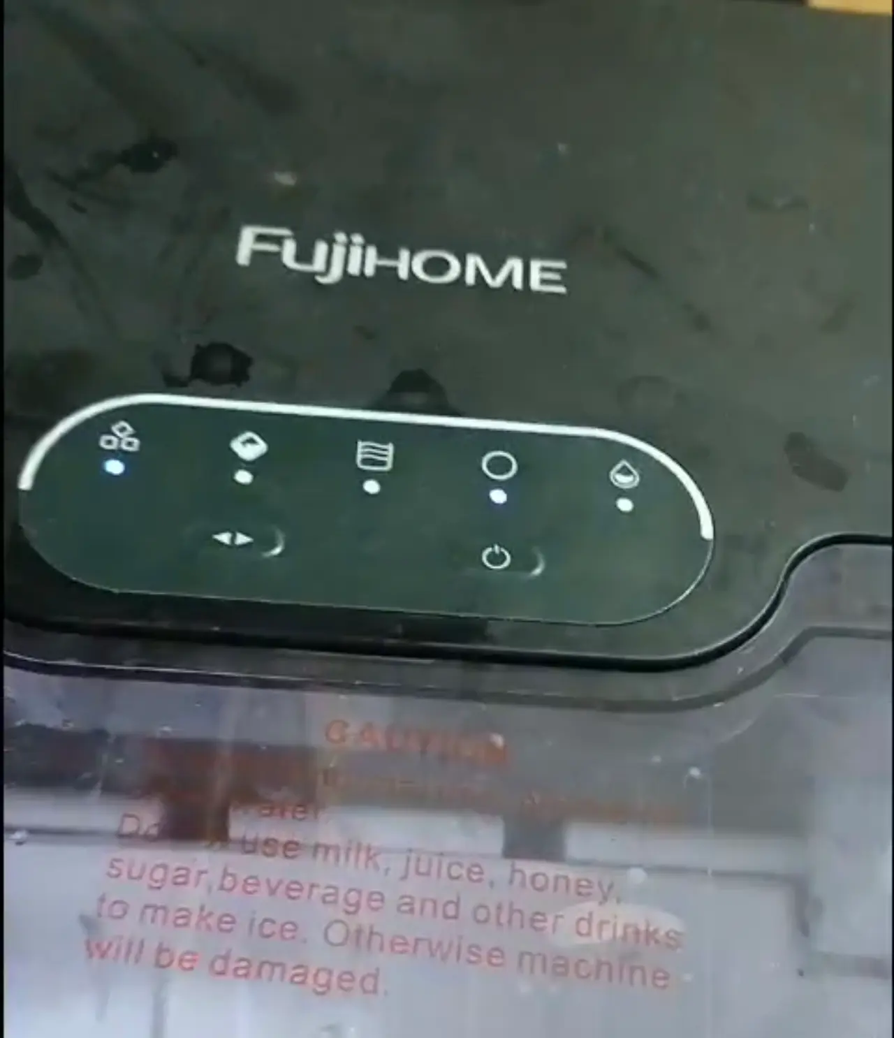 Khách hàng review Máy làm đá viên mini FUJIHOME IM1218 1