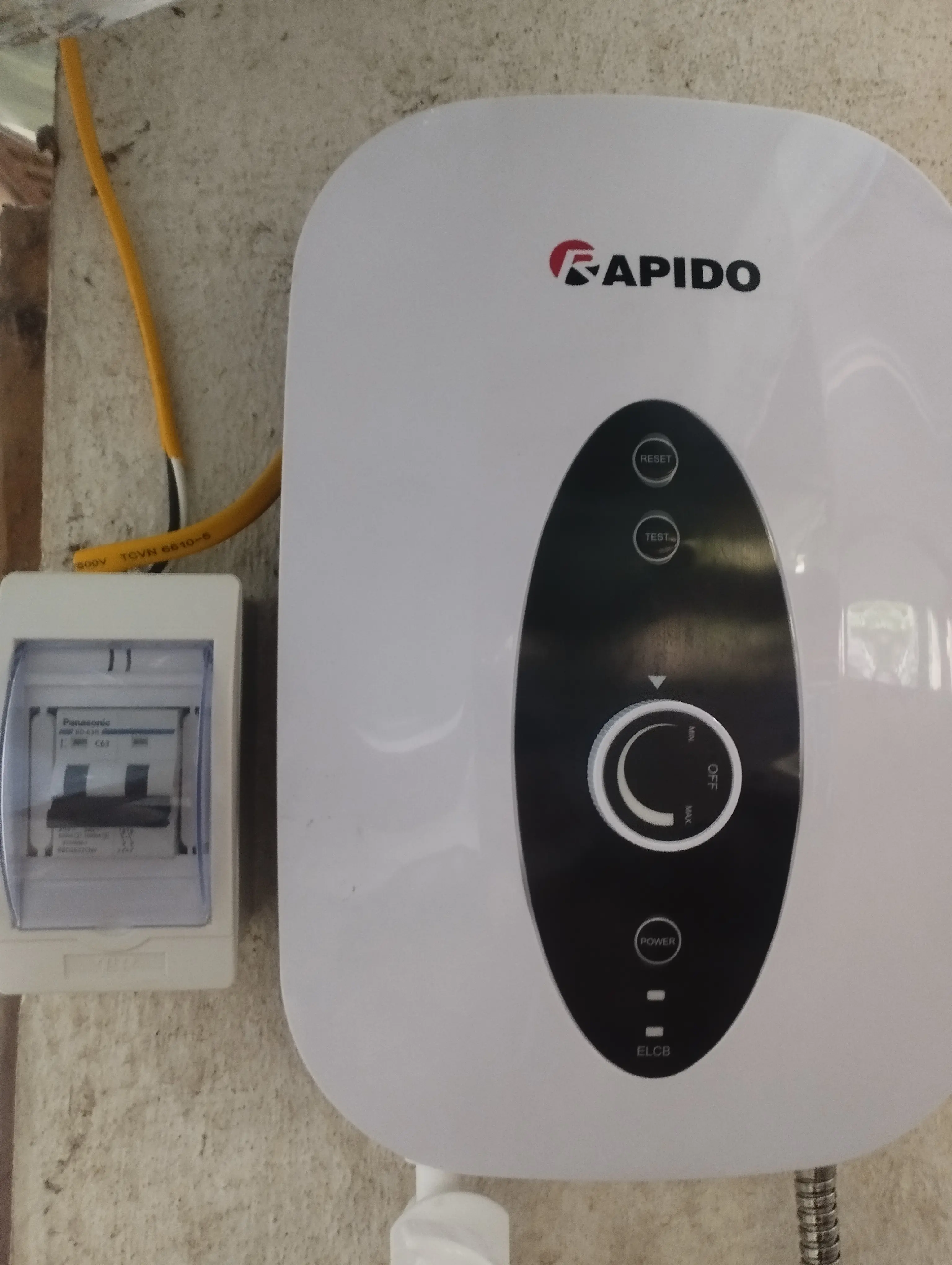 Khách hàng review Bình nóng lạnh trực tiếp Rapido 4500W SONNE - SN4.5 1