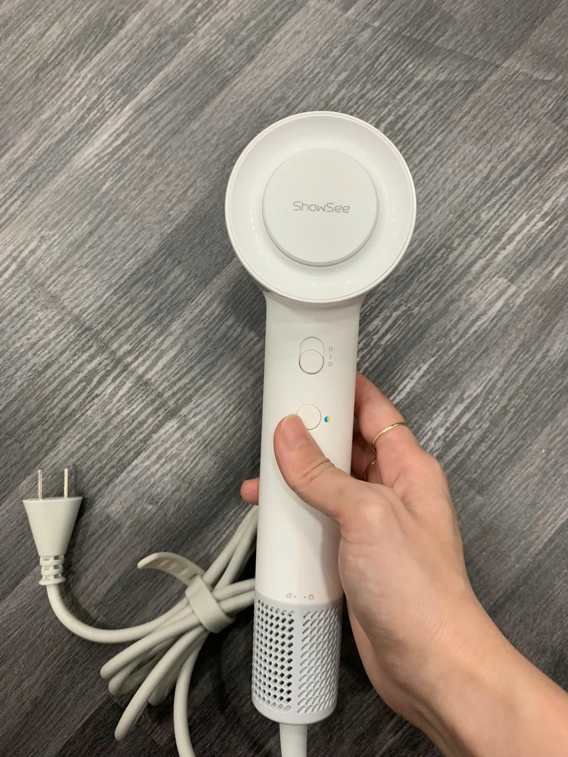 Khách hàng review Máy sấy tóc tốc độ cao Showsee AP16-W 1