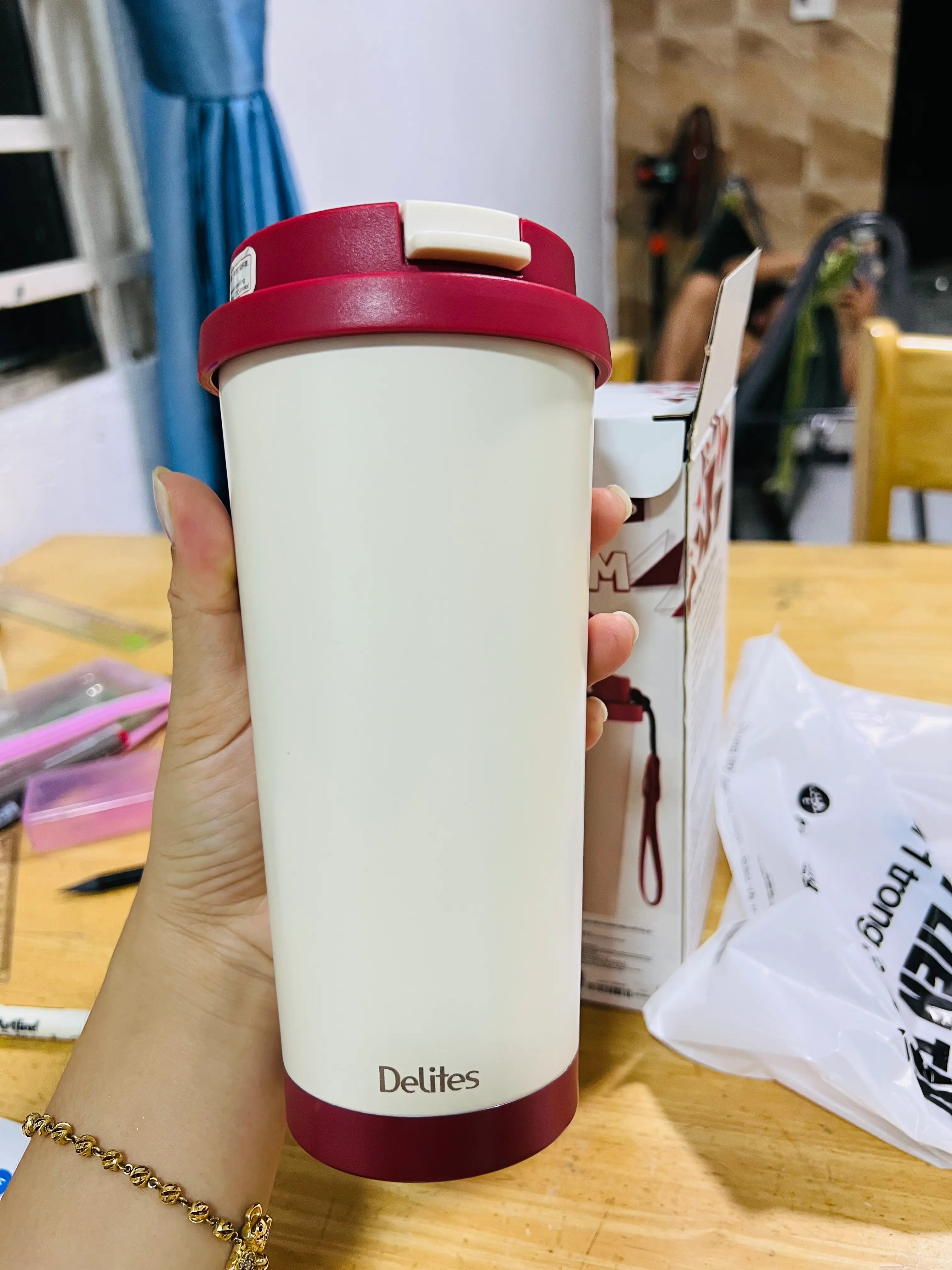 Khách hàng review Ly giữ nhiệt inox 500 ml Delites Q105 Trắng Đỏ 2