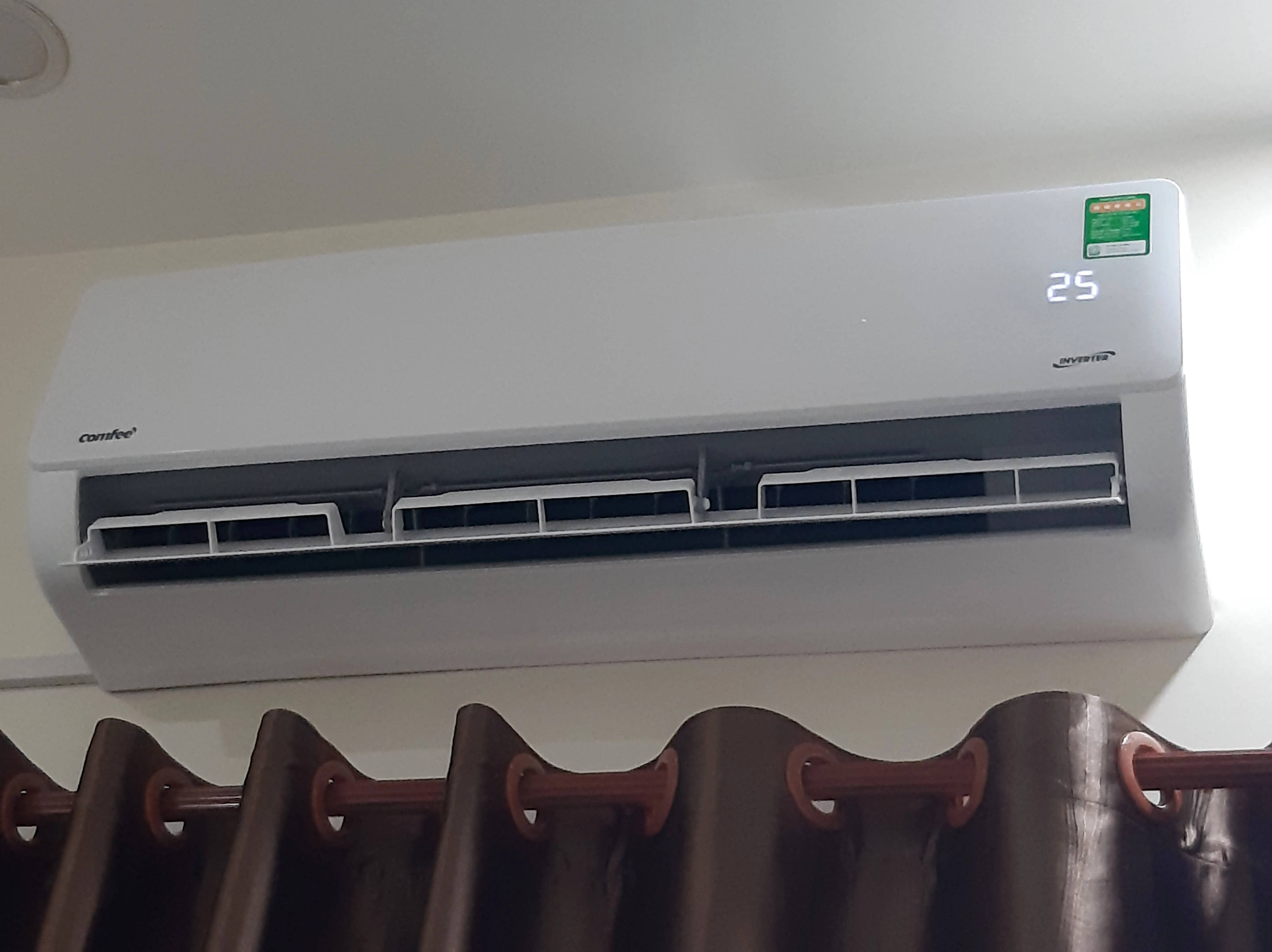 Khách hàng review Điều hòa Comfee Inverter 18000 BTU CFS-18VDM 2