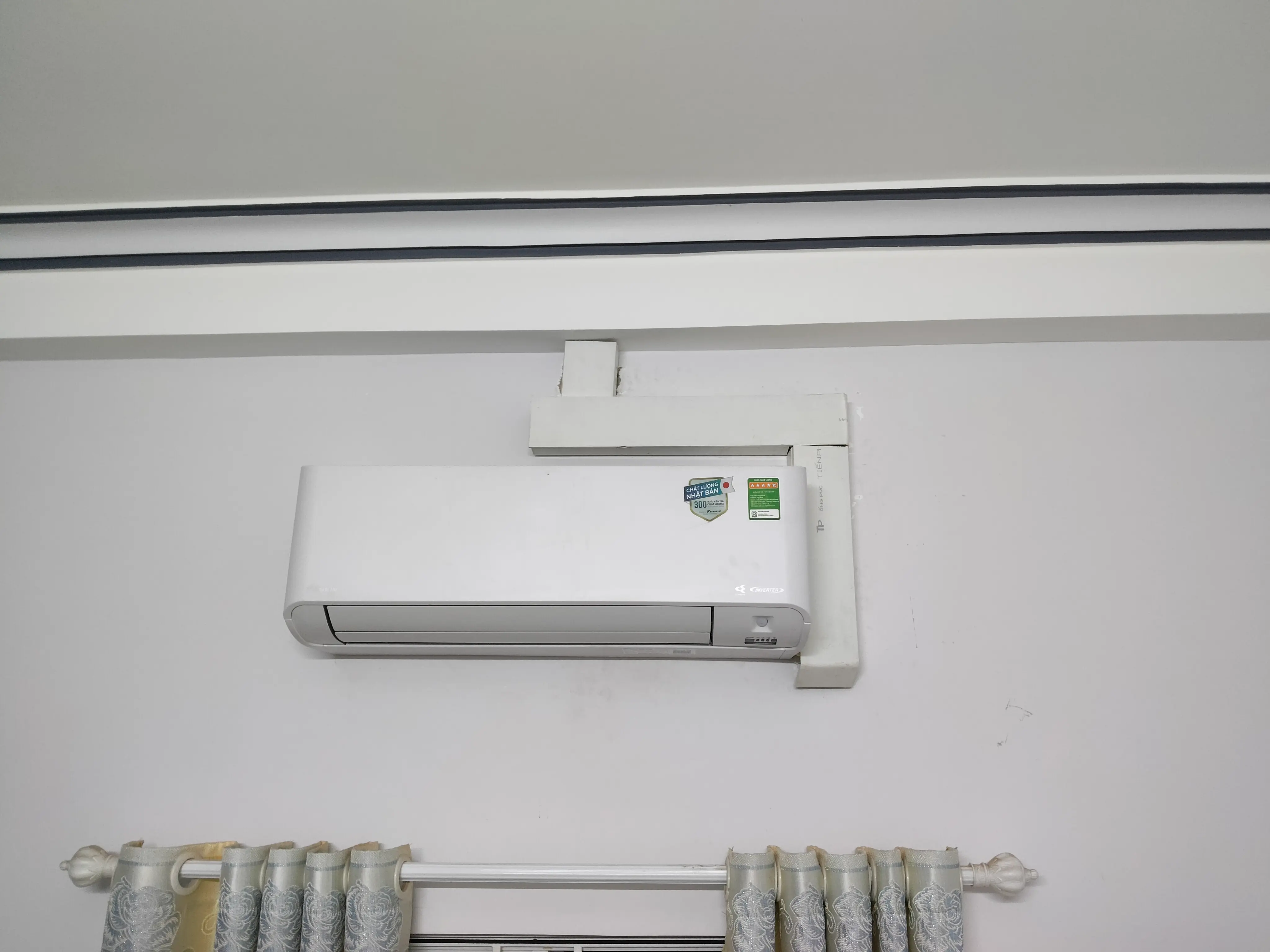 Khách hàng review Điều hòa Daikin Inverter 9200 BTU FTKY25ZVMV 2