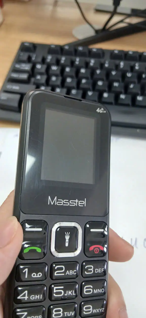 Khách hàng review Điện thoại Masstel IZI 10 2