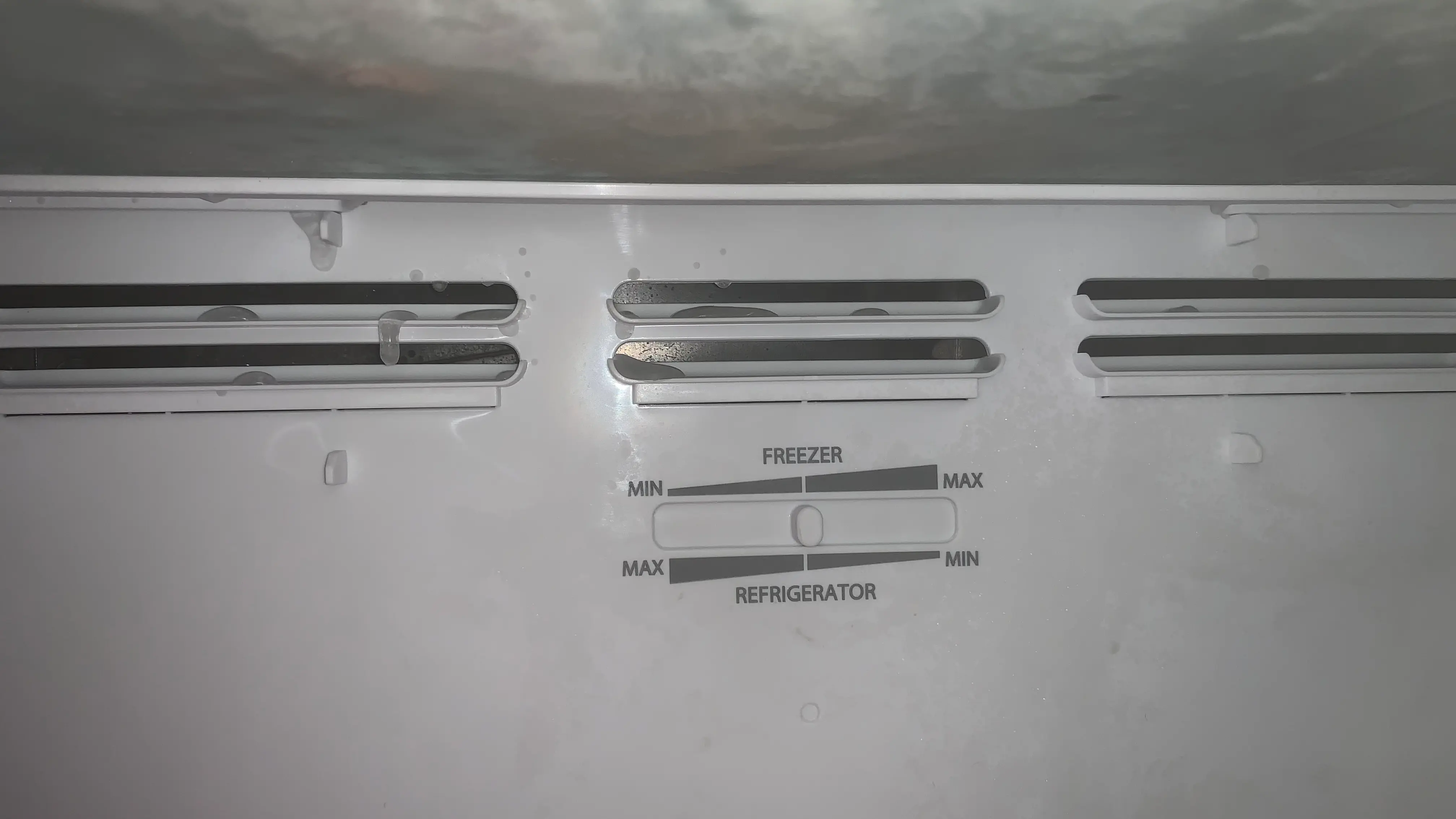 Khách hàng review Tủ lạnh Toshiba Inverter 253 lít GR-RT329WE-PMV(52) 2