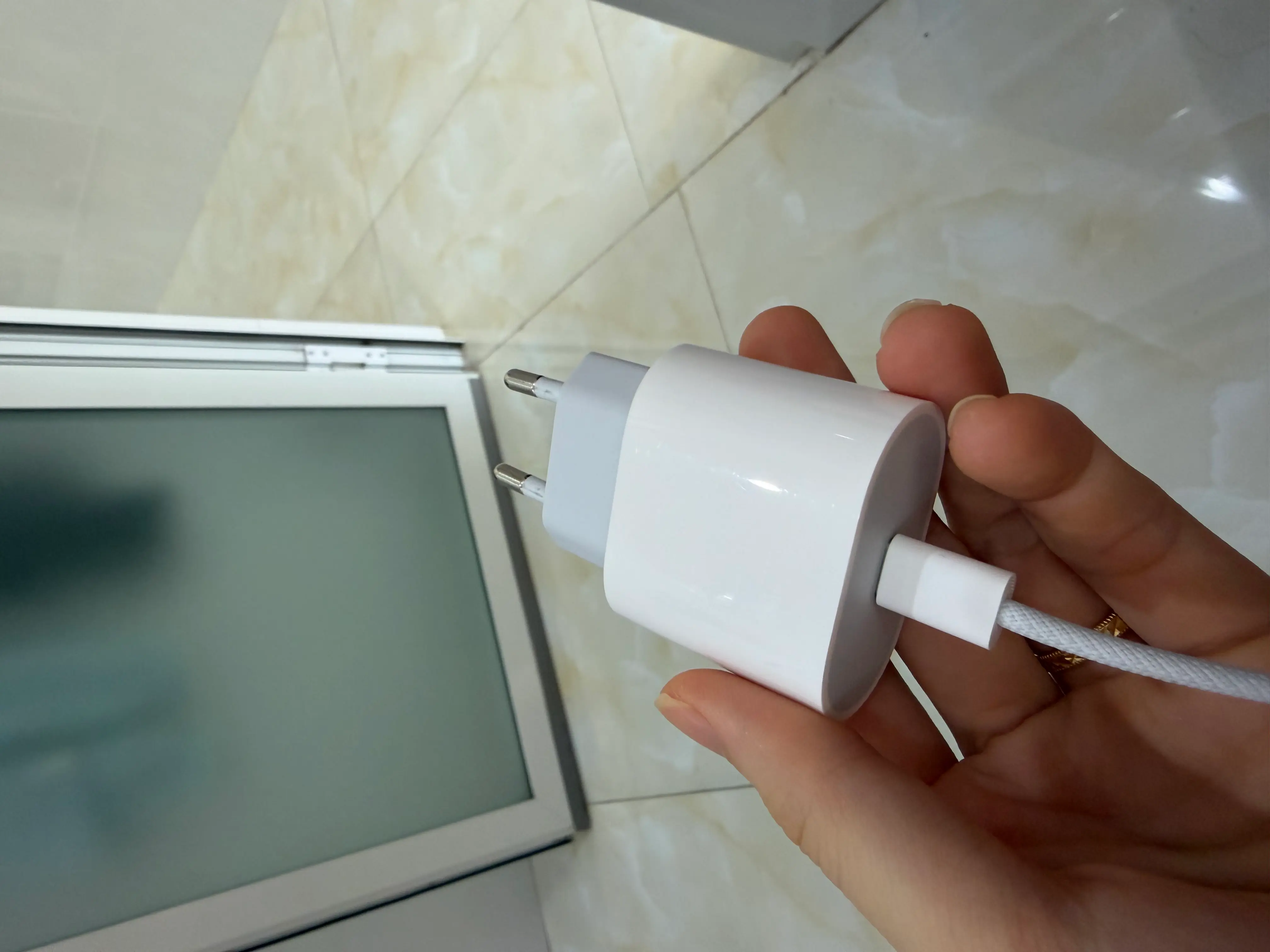 Khách hàng review Sạc nhanh Type-C PD 20W Apple 4