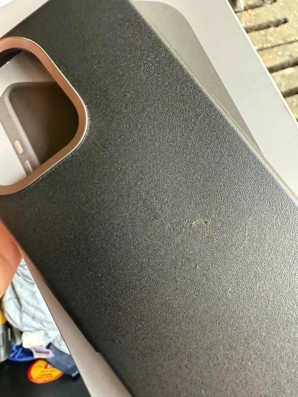 Khách hàng review Ốp lưng MagSafe iPhone 16 Pro Max Da PU Alu UNIQ MAGCLICK MAGCLICK CHARGING LYDEN 2