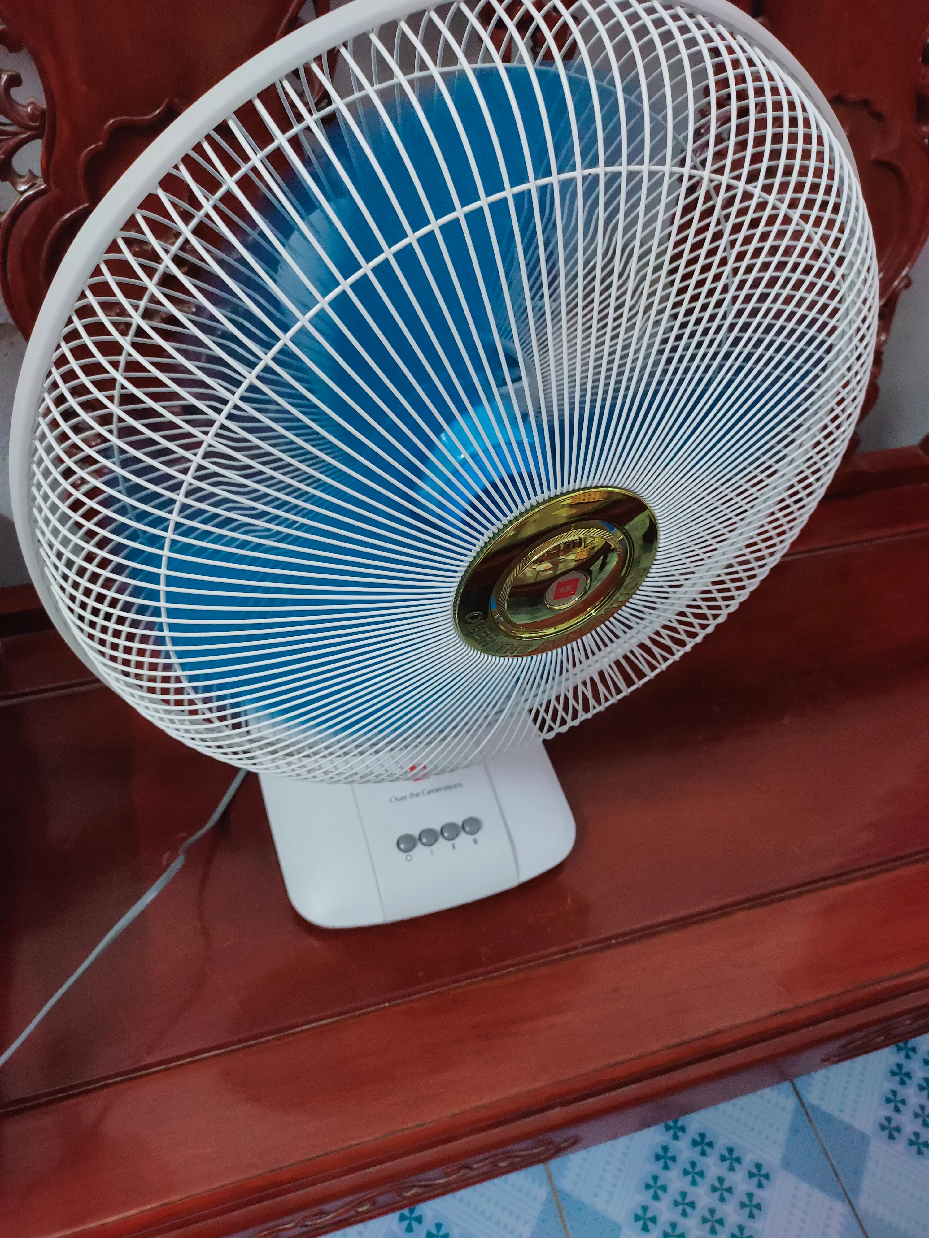 Khách hàng review Quạt bàn KDK 3 cánh A40B 47.5W 3