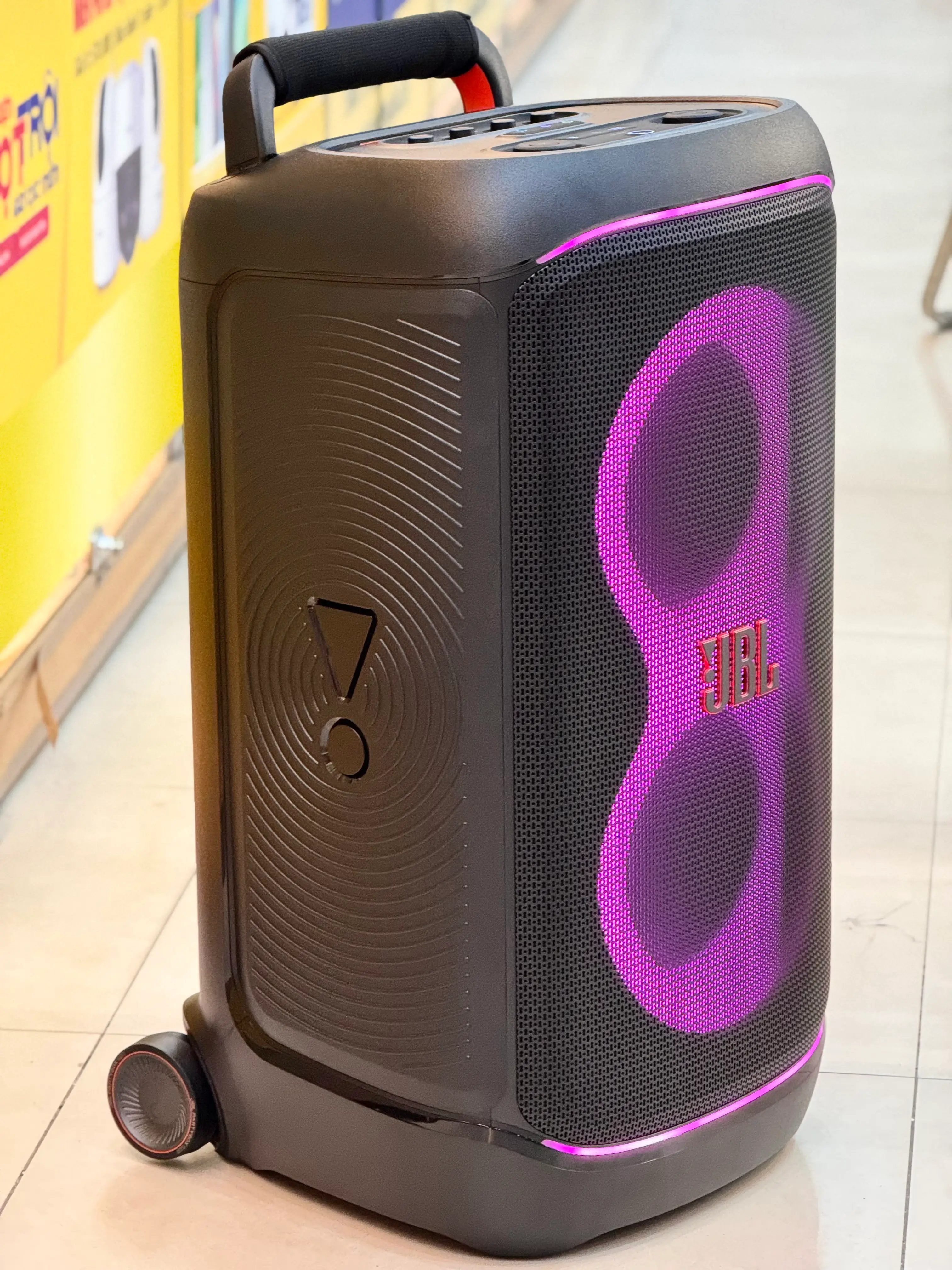 Khách hàng review Loa Bluetooth JBL Partybox 520 3