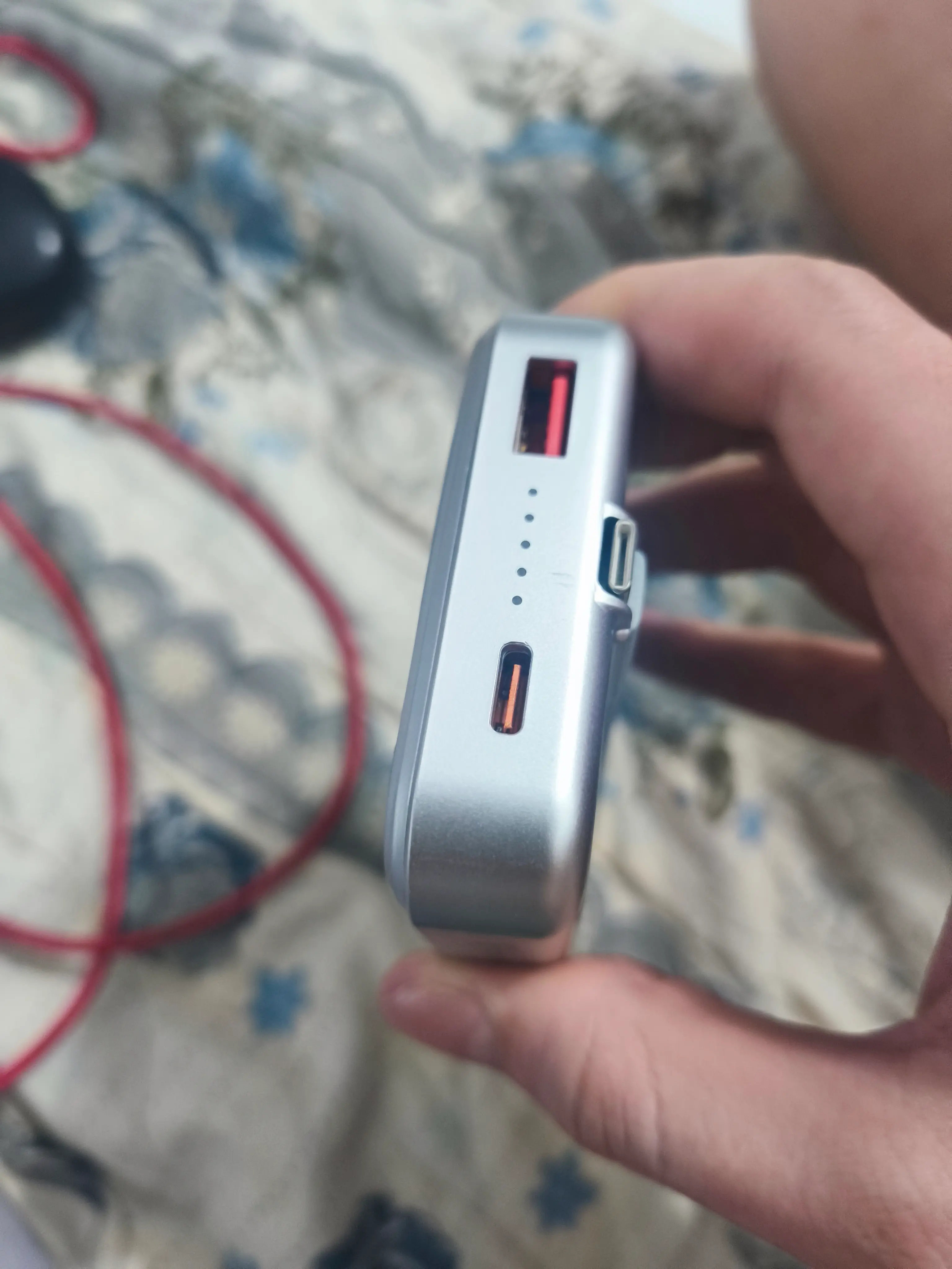 Khách hàng review Pin sạc dự phòng Polymer 10000mAh Không dây Magnetic Type C PD QC 3.0 22.5W Xmobile M12-3 5