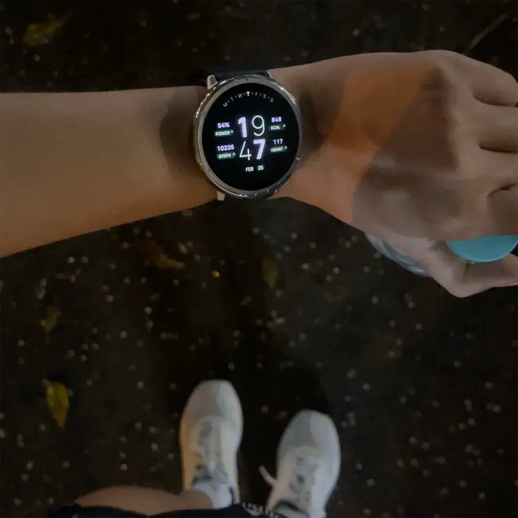 Khách hàng review Amazfit Active 2 43.9mm dây silicone 3