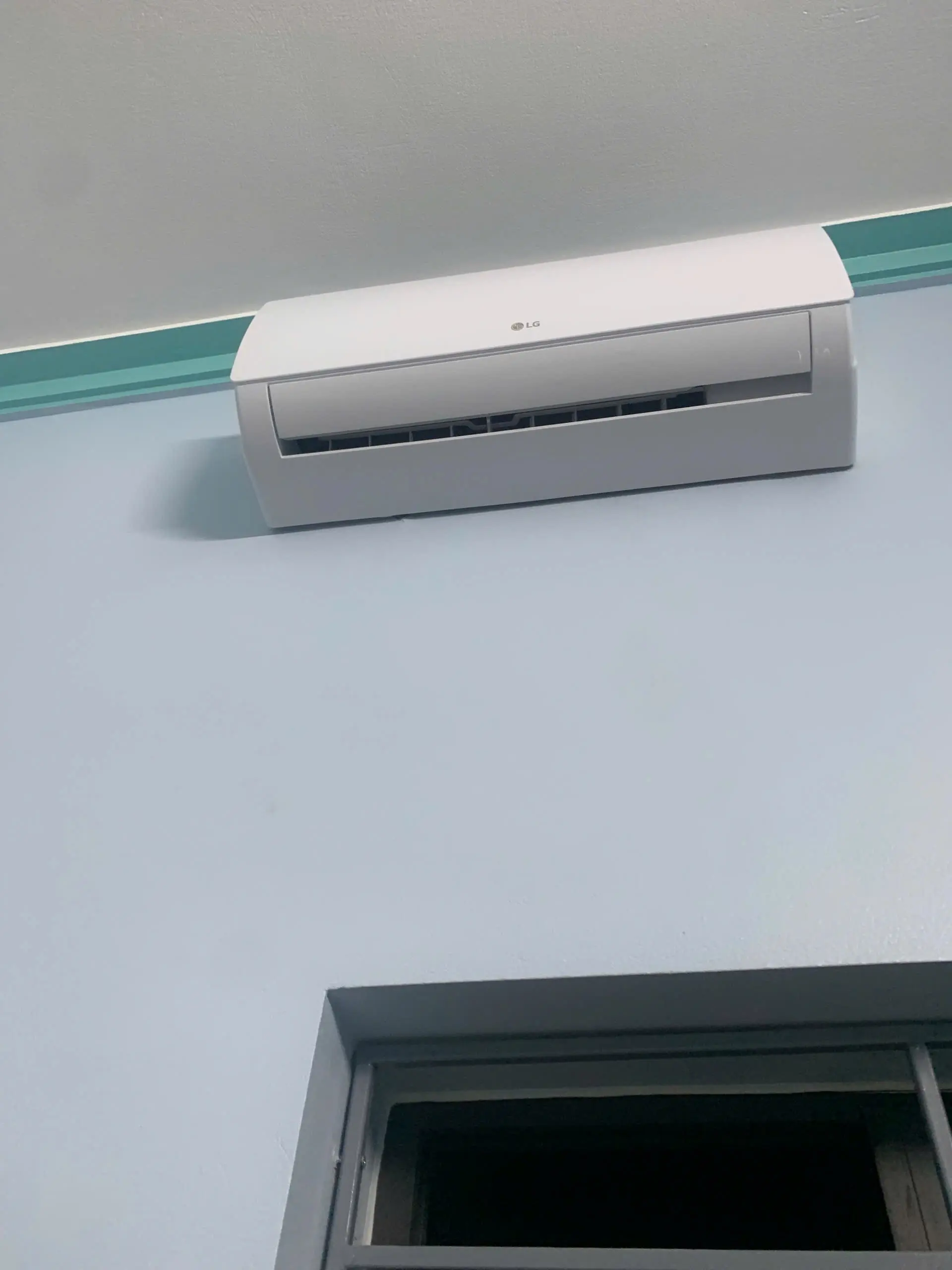 Khách hàng review Máy lạnh LG Inverter 1 HP IFC09M1 1