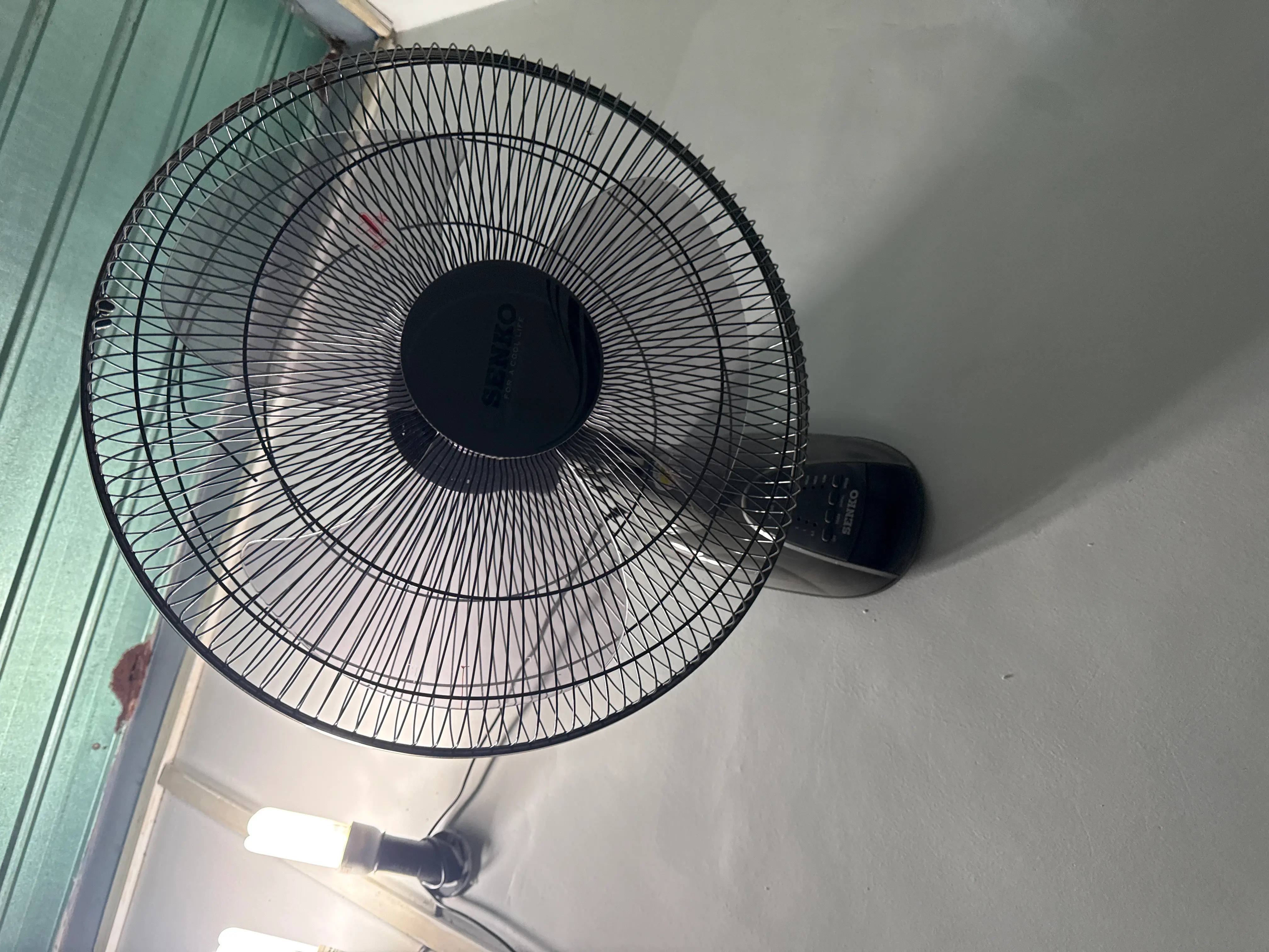 Khách hàng review Quạt treo tường Senko 3 cánh TR1628 47W 3