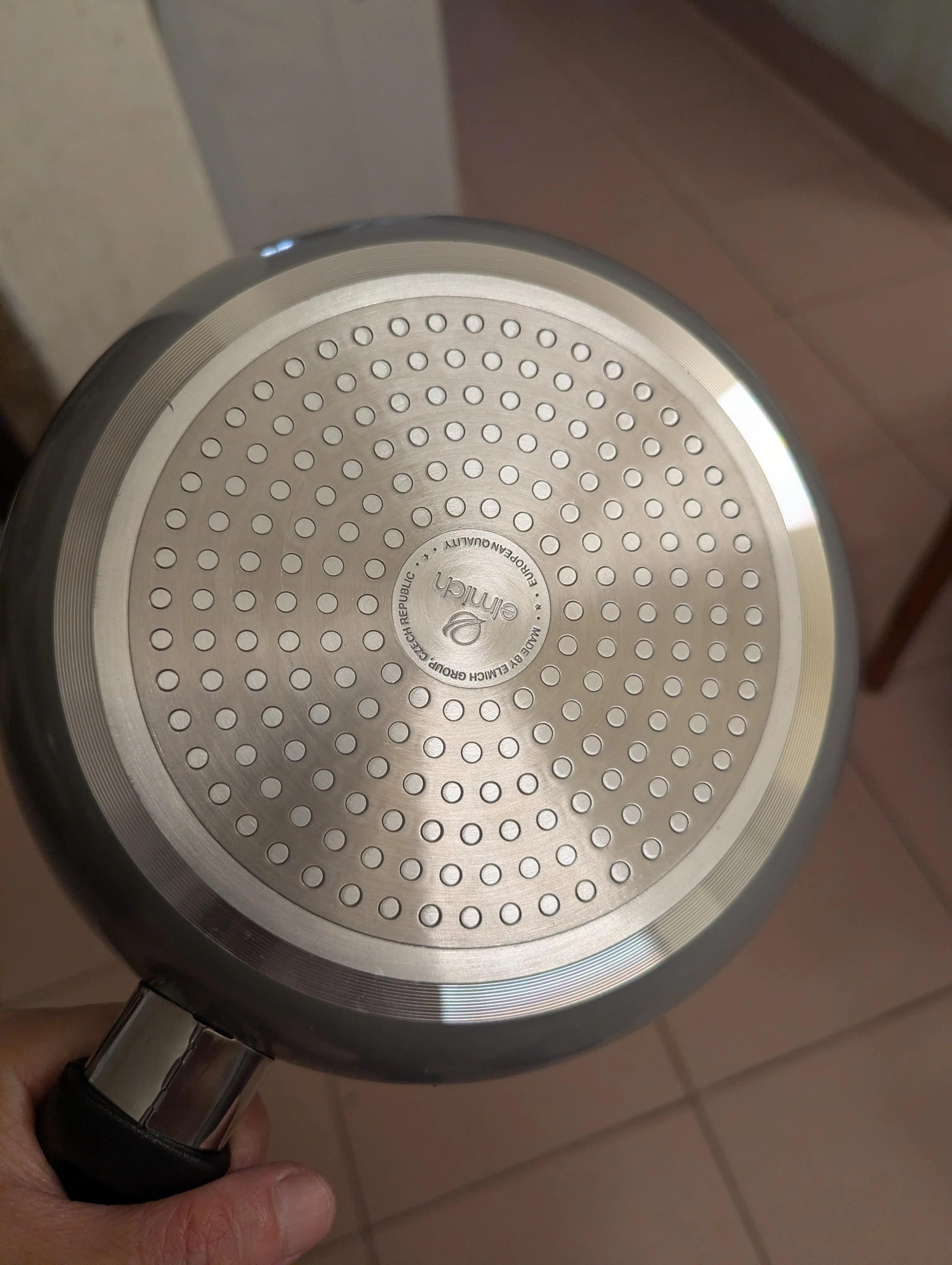 Khách hàng review Chảo nhôm chống dính vân đá đáy từ 26 cm Elmich Colosseum Y1 EL-3720 Xám 1
