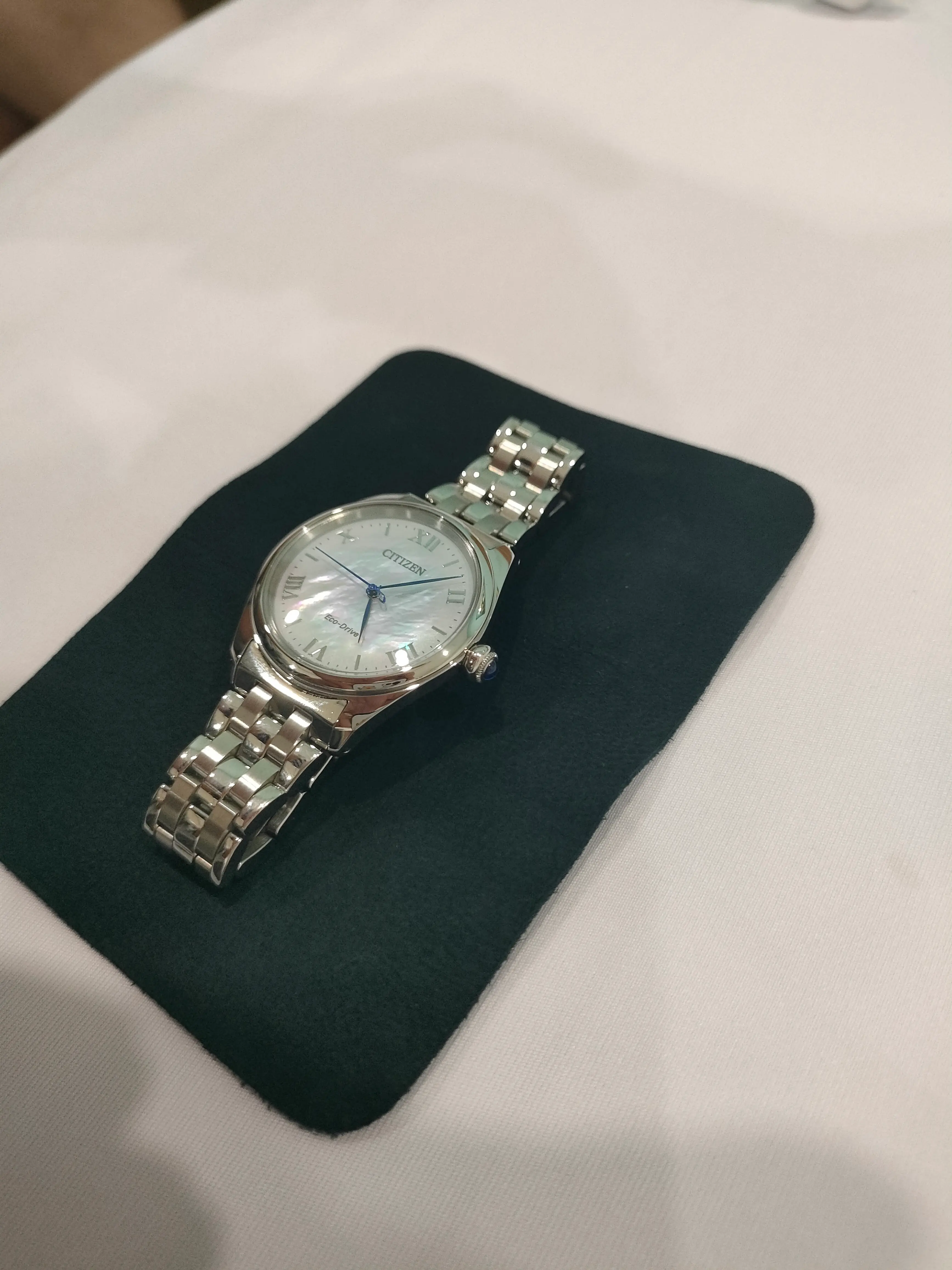 Khách hàng review Đồng hồ Citizen L 33 mm Nữ EM1140-80D 2