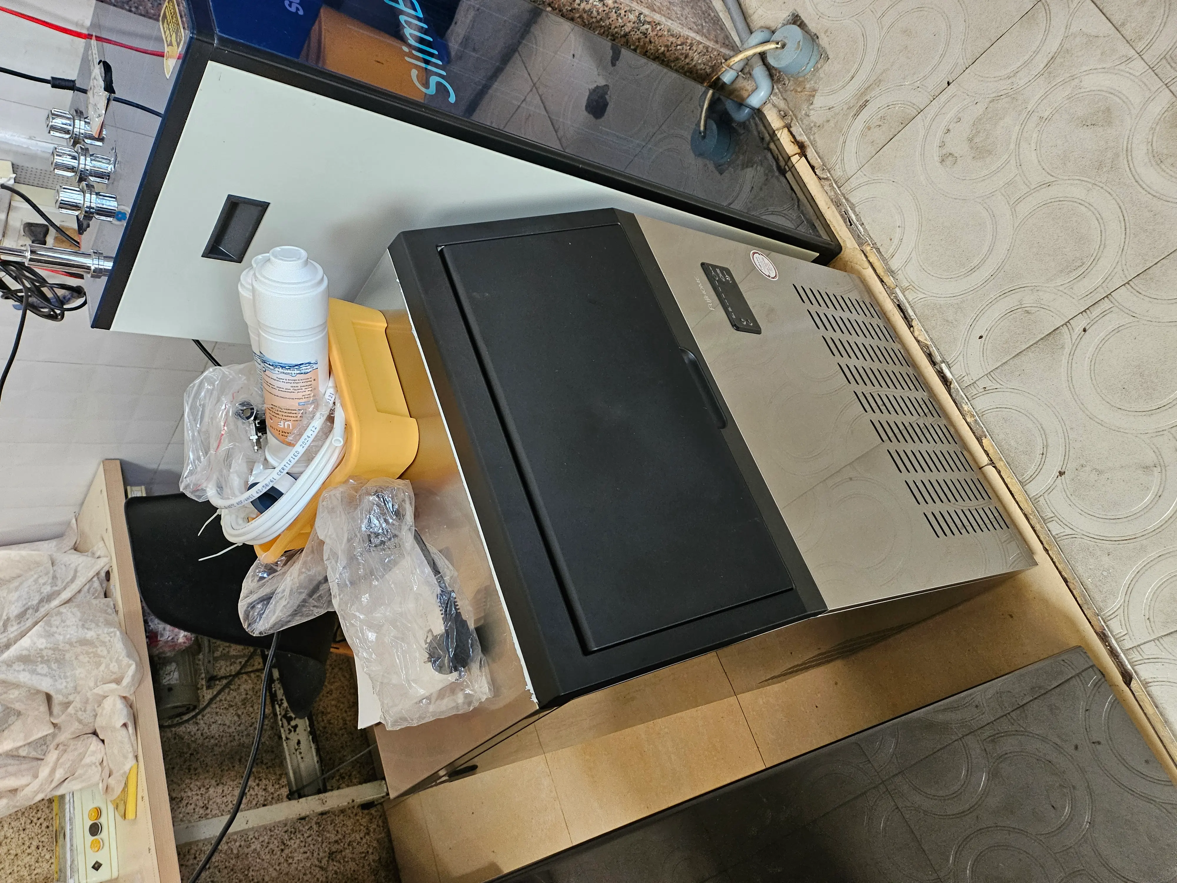 Khách hàng review Máy làm đá lọc nước UF FUJIHOME IM70C 2