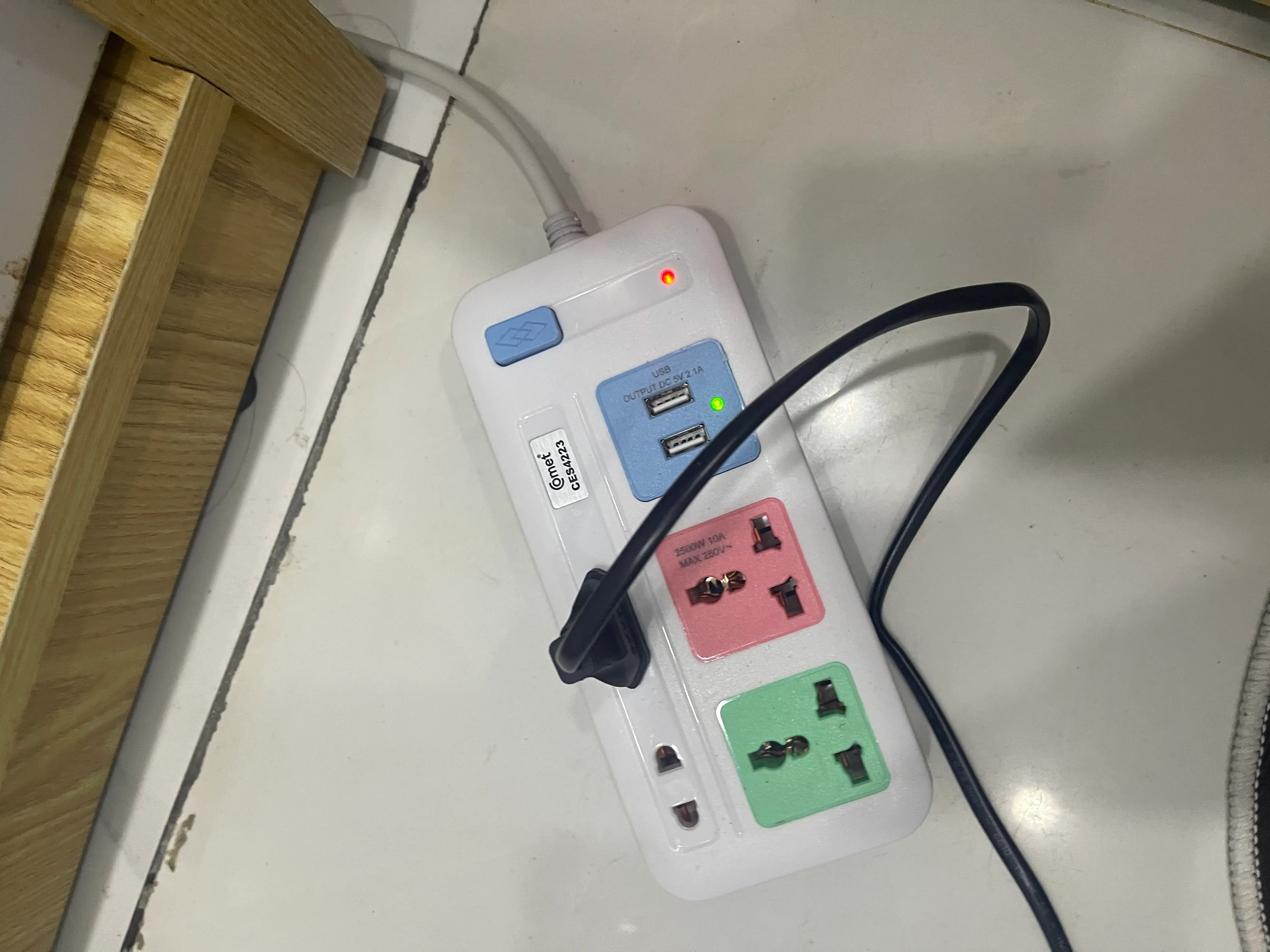 Khách hàng review Ổ cắm điện Comet 4 lỗ 2 USB 3m CES4223 1