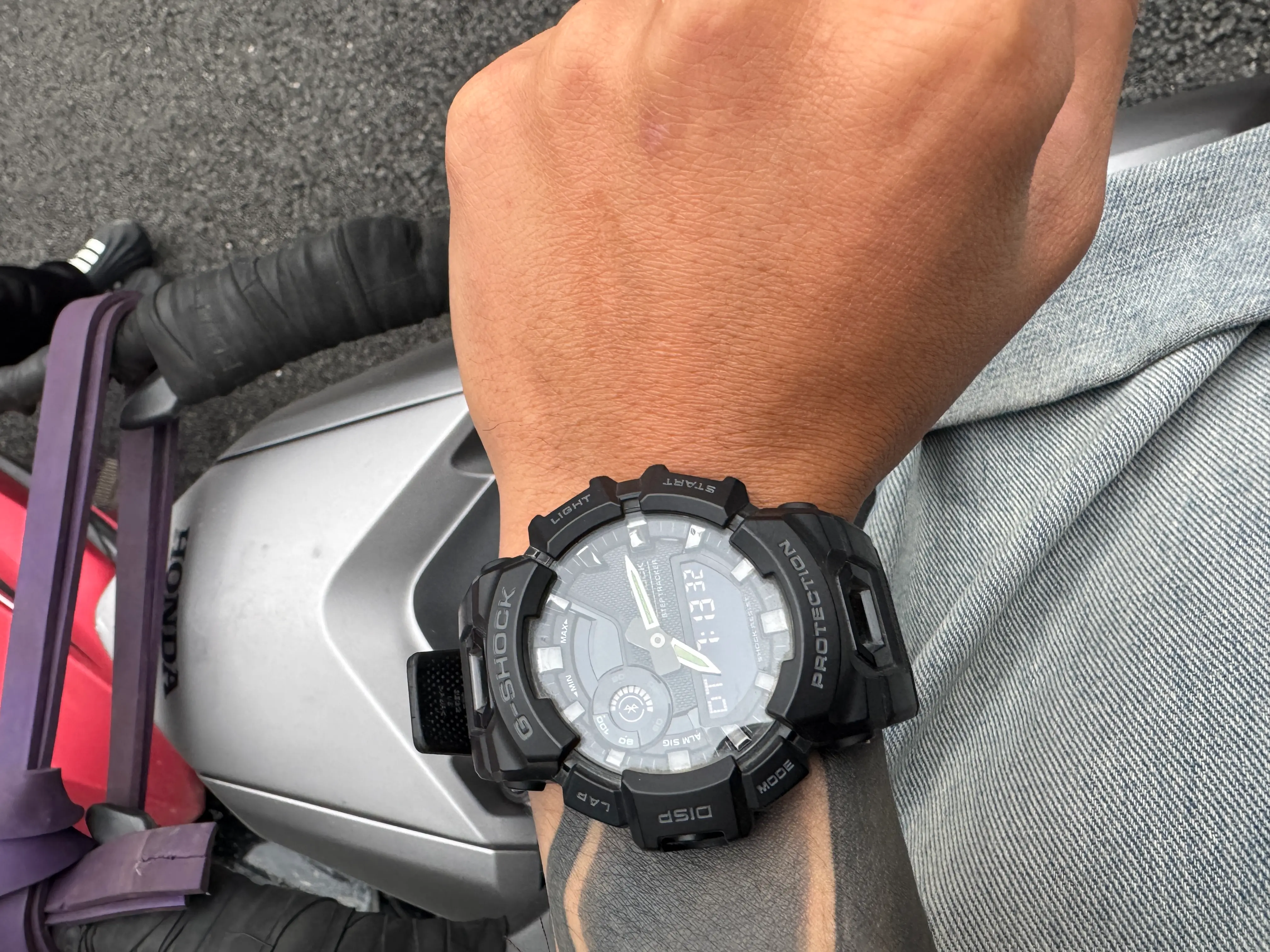 Khách hàng review Đồng hồ G-SHOCK 48.9 mm Nam GBA-900-1ADR 2