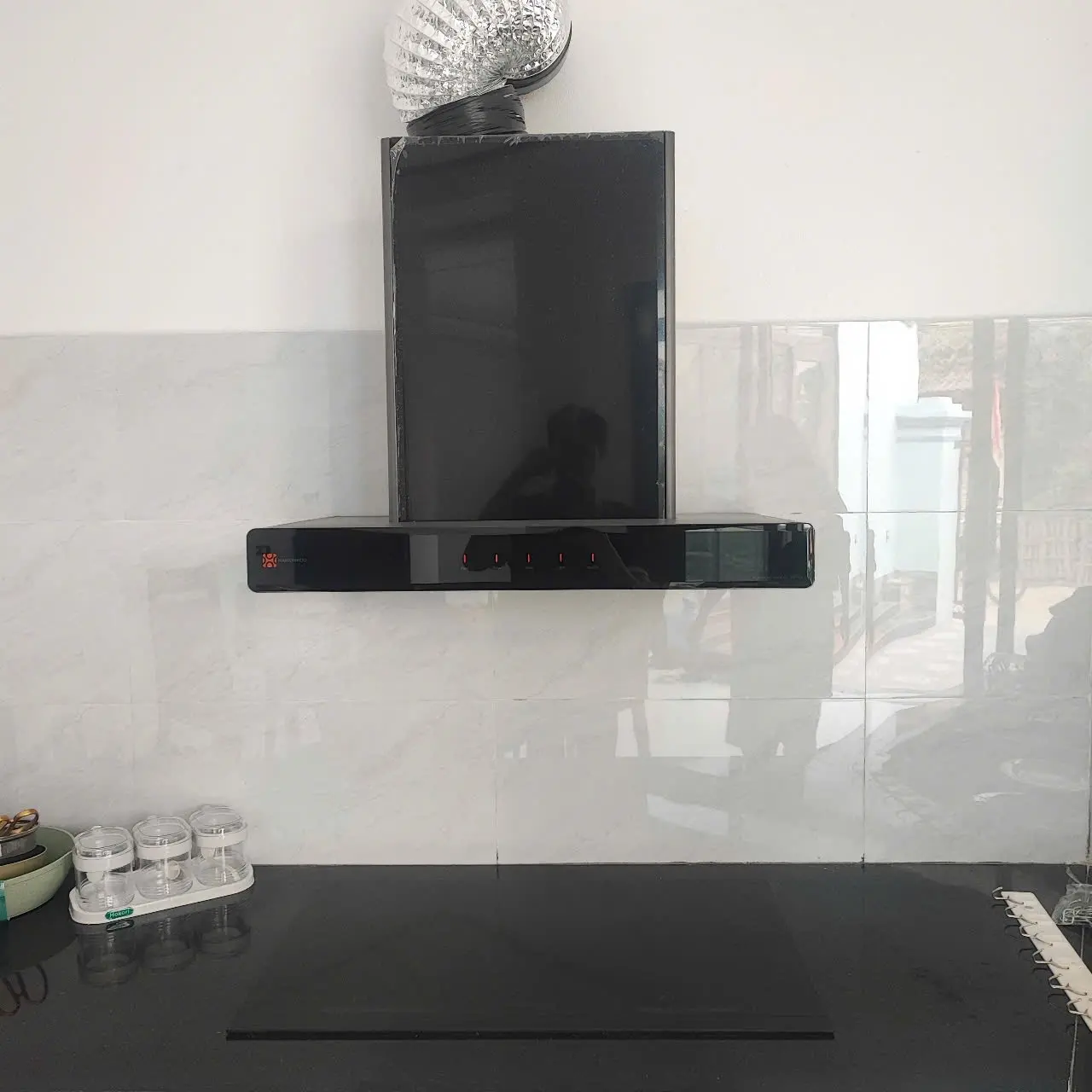 Khách hàng review Máy hút mùi áp tường Hawonkoo HRH-702 6