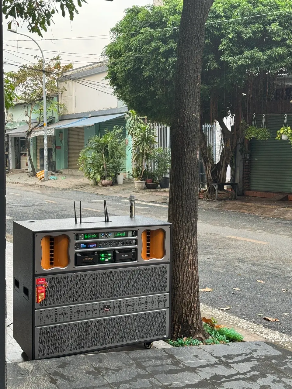 Khách hàng review Loa kéo điện karaoke Jammy N6868K Pro 4200W 13