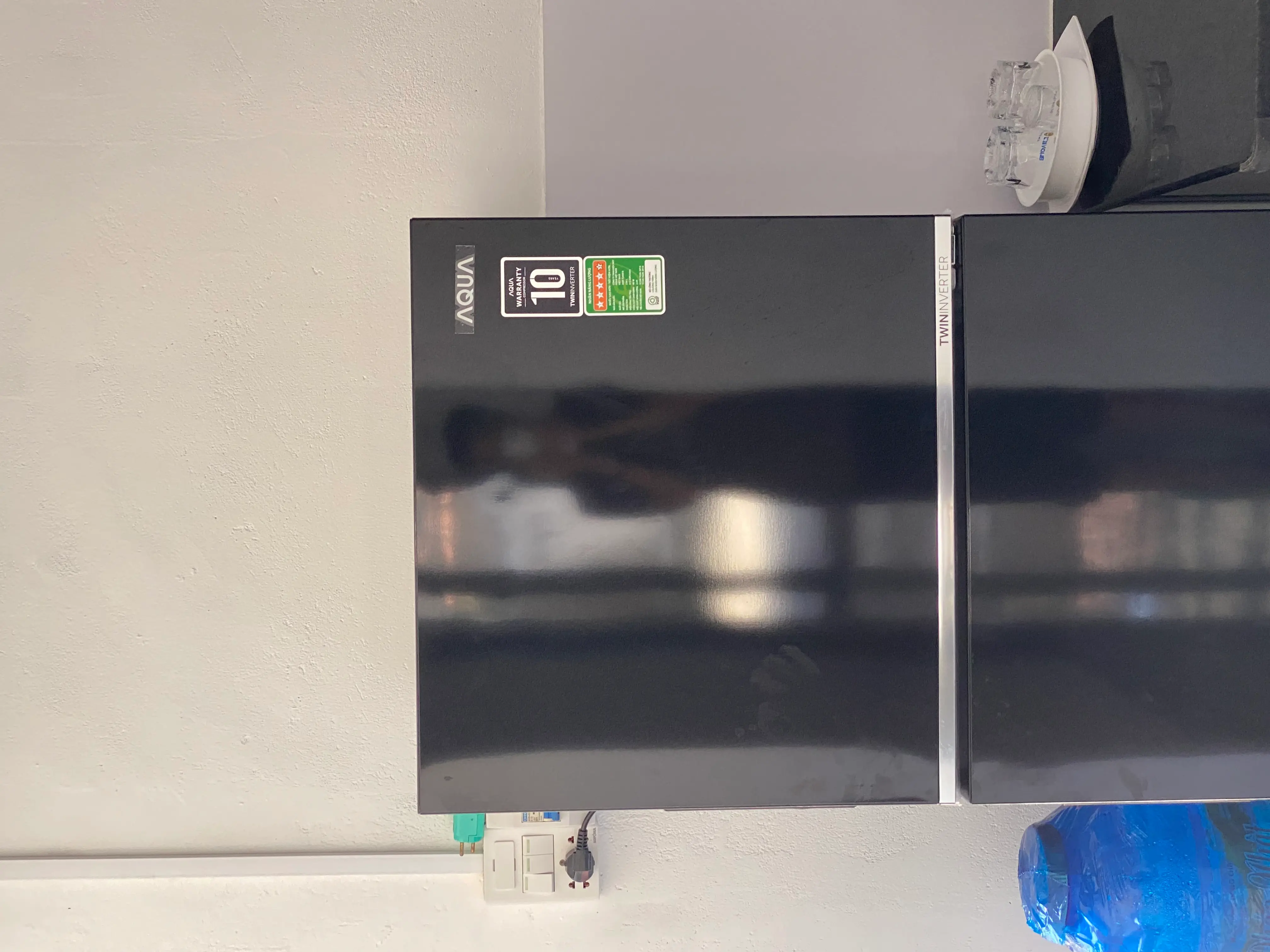 Khách hàng review Tủ lạnh Aqua Inverter 236 lít AQR-T260FA(FB) 3