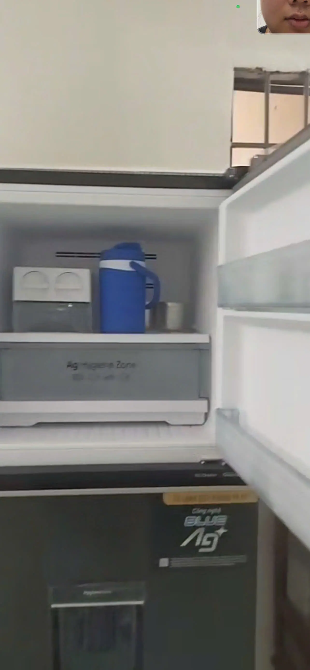 Khách hàng review Tủ lạnh Panasonic Inverter 265 lít NR-TV301GVKV 3