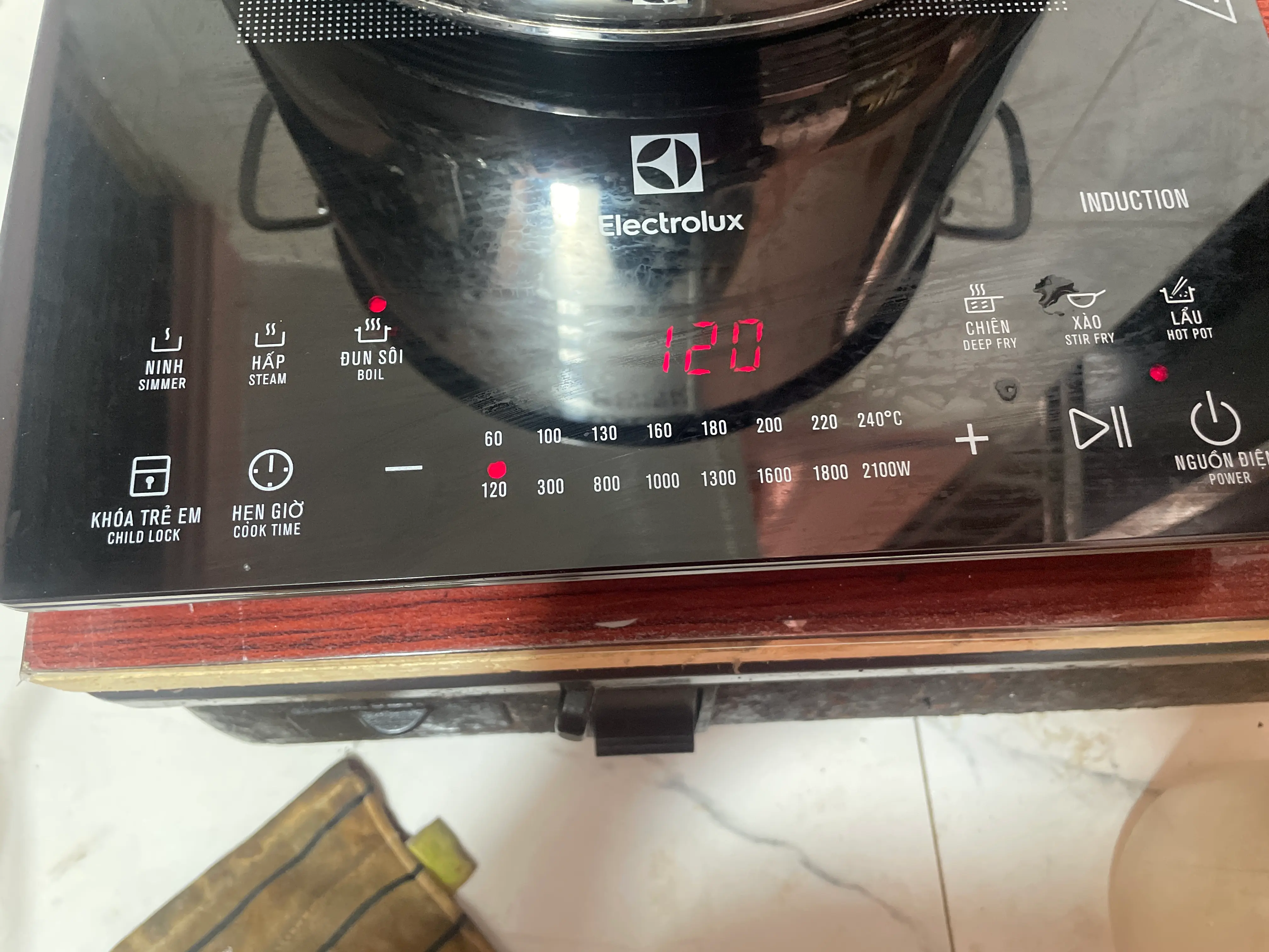 Khách hàng review Bếp từ đơn Electrolux ETD42SKS 2100W 1