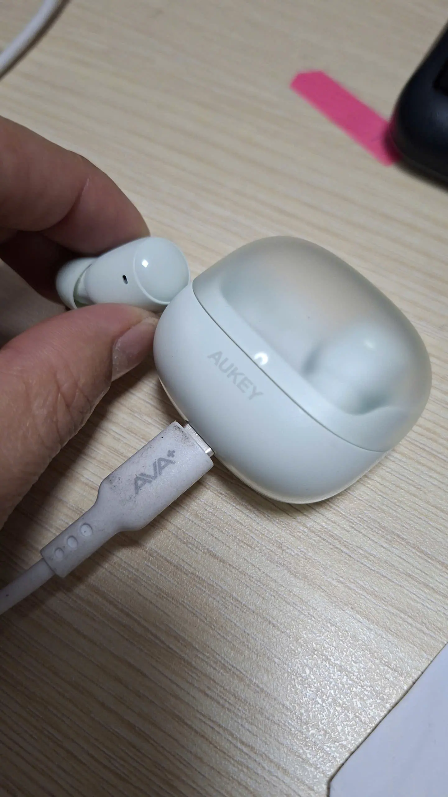 Khách hàng review Tai nghe Bluetooth True Wireless Aukey EP-M3A - Xanh Lá 2