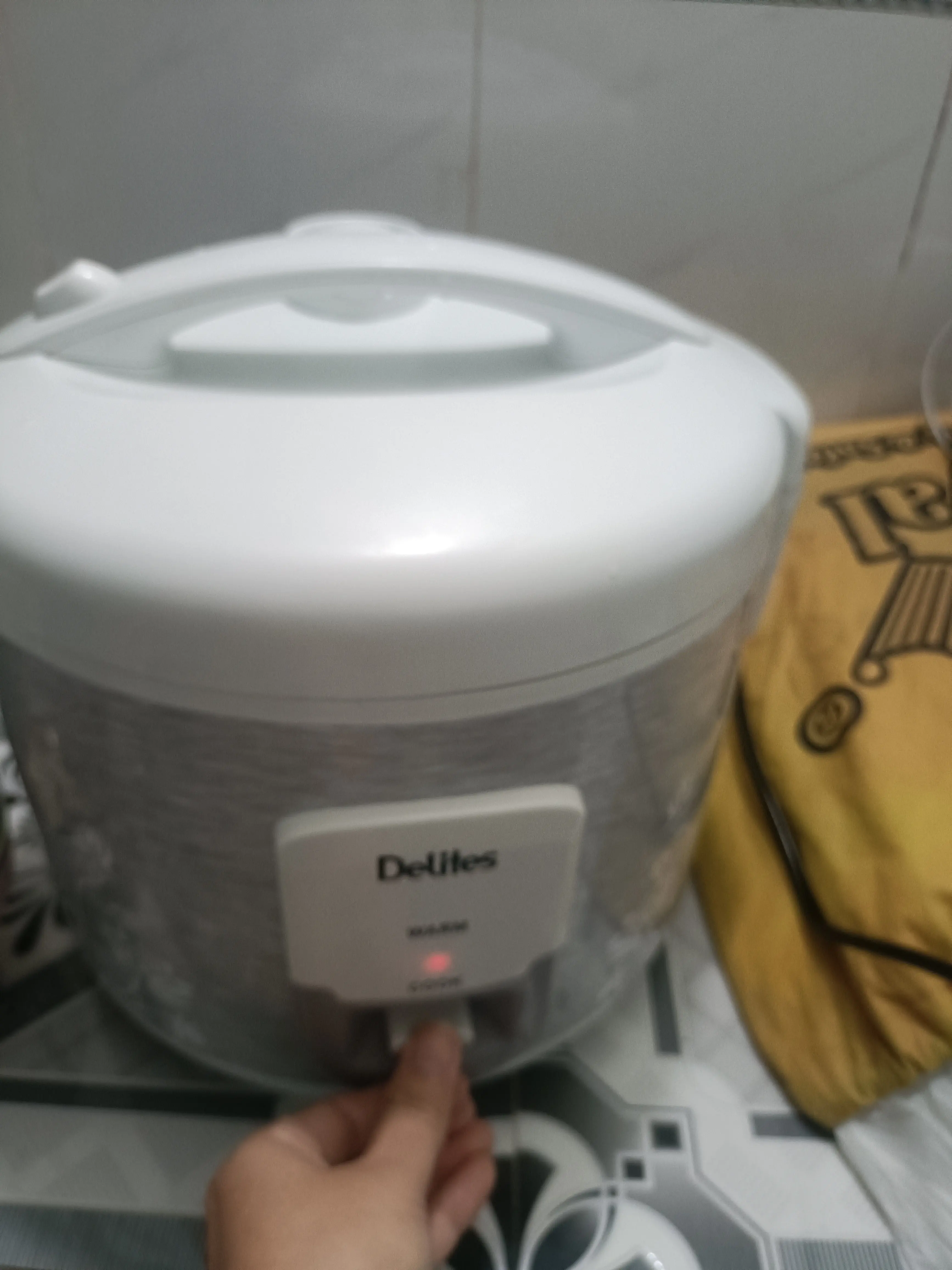 Khách hàng review Nồi cơm nắp gài Delites 1.8 lít NCG1805 6