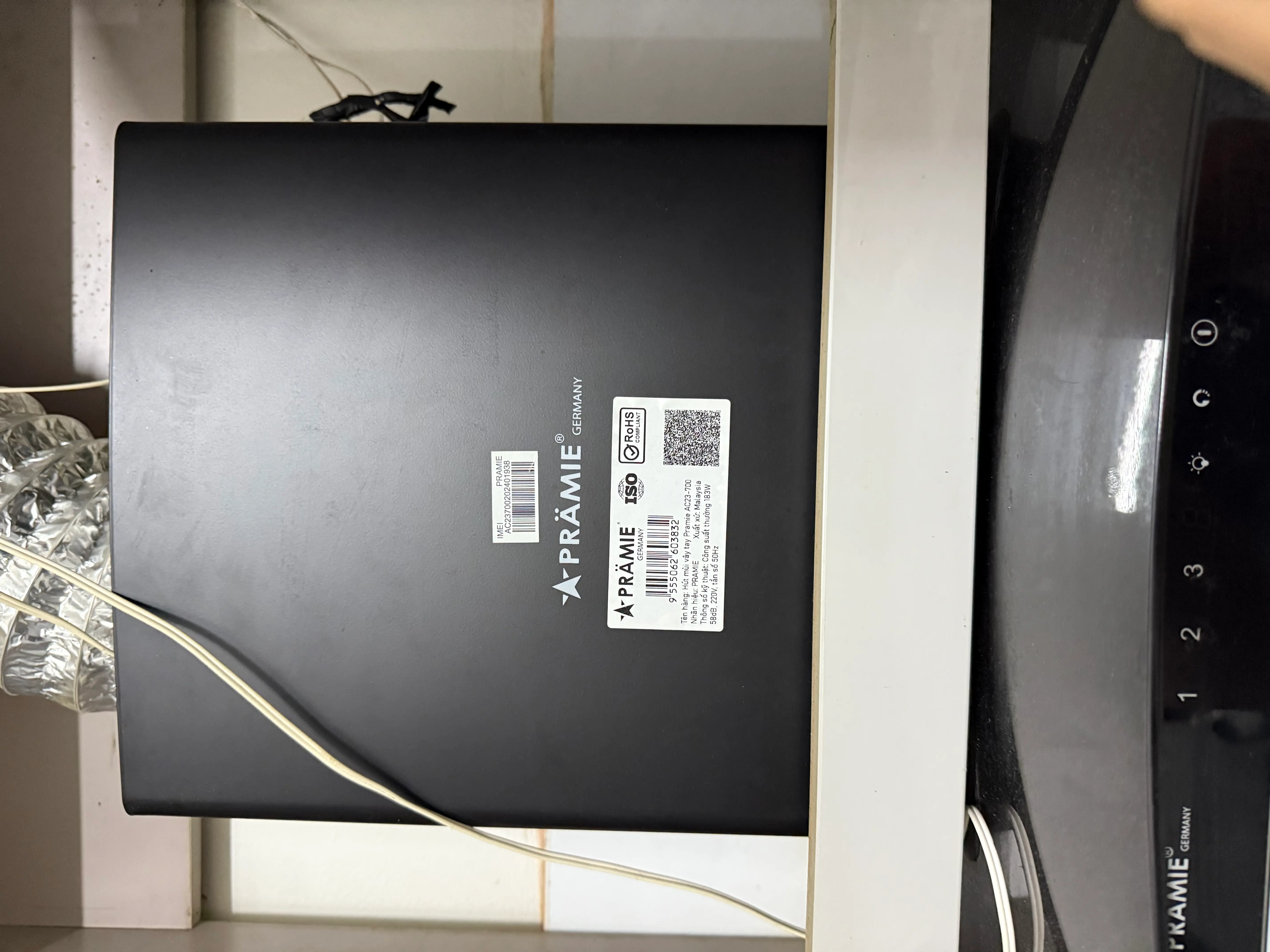 Khách hàng review Máy hút mùi kính cong Pramie AC23-700 1