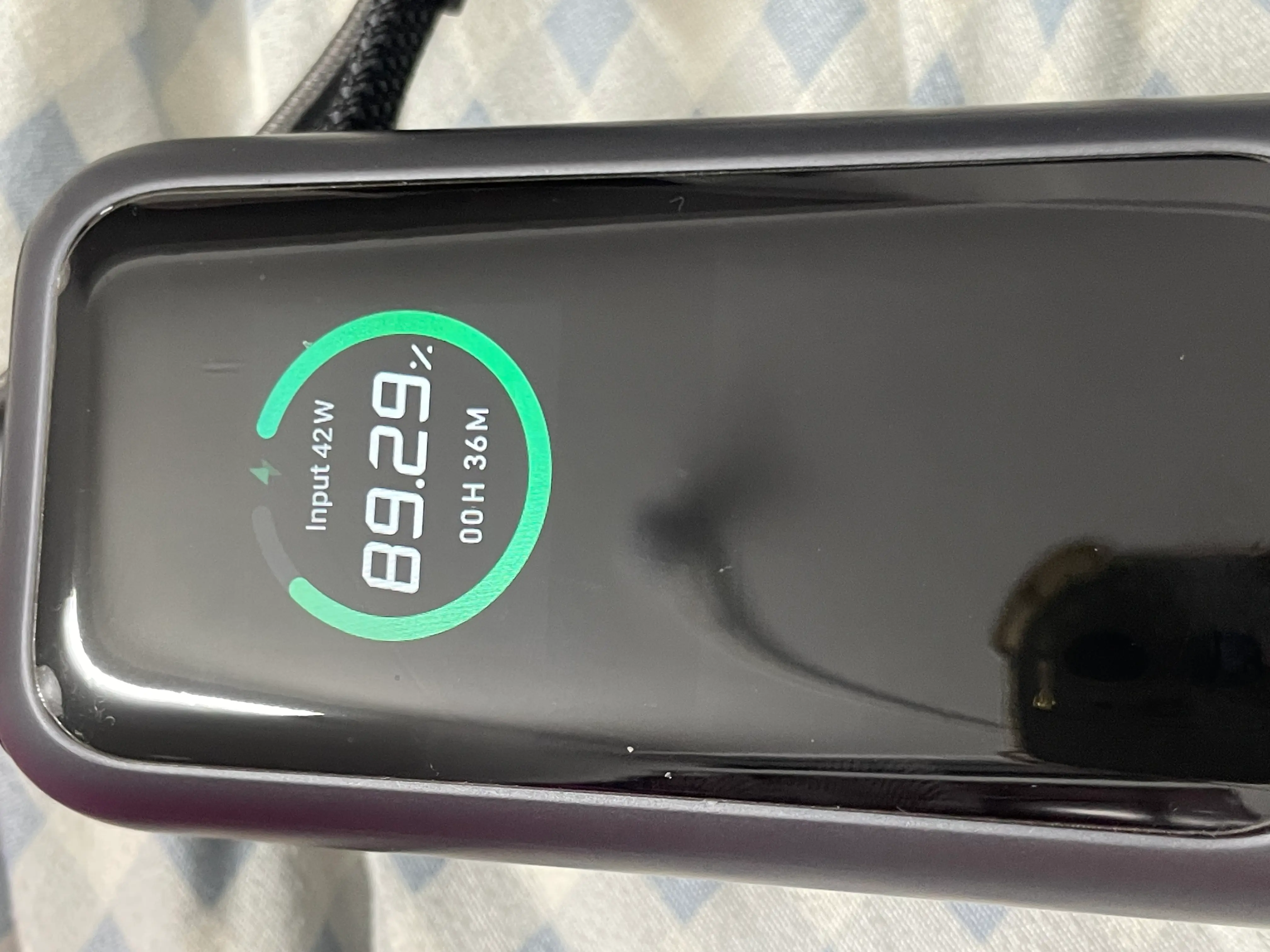 Khách hàng review Pin sạc dự phòng 25000mAh Type C PD QC 3.0 165W Anker Zolo A1695 kèm cáp dây rút Type C 4