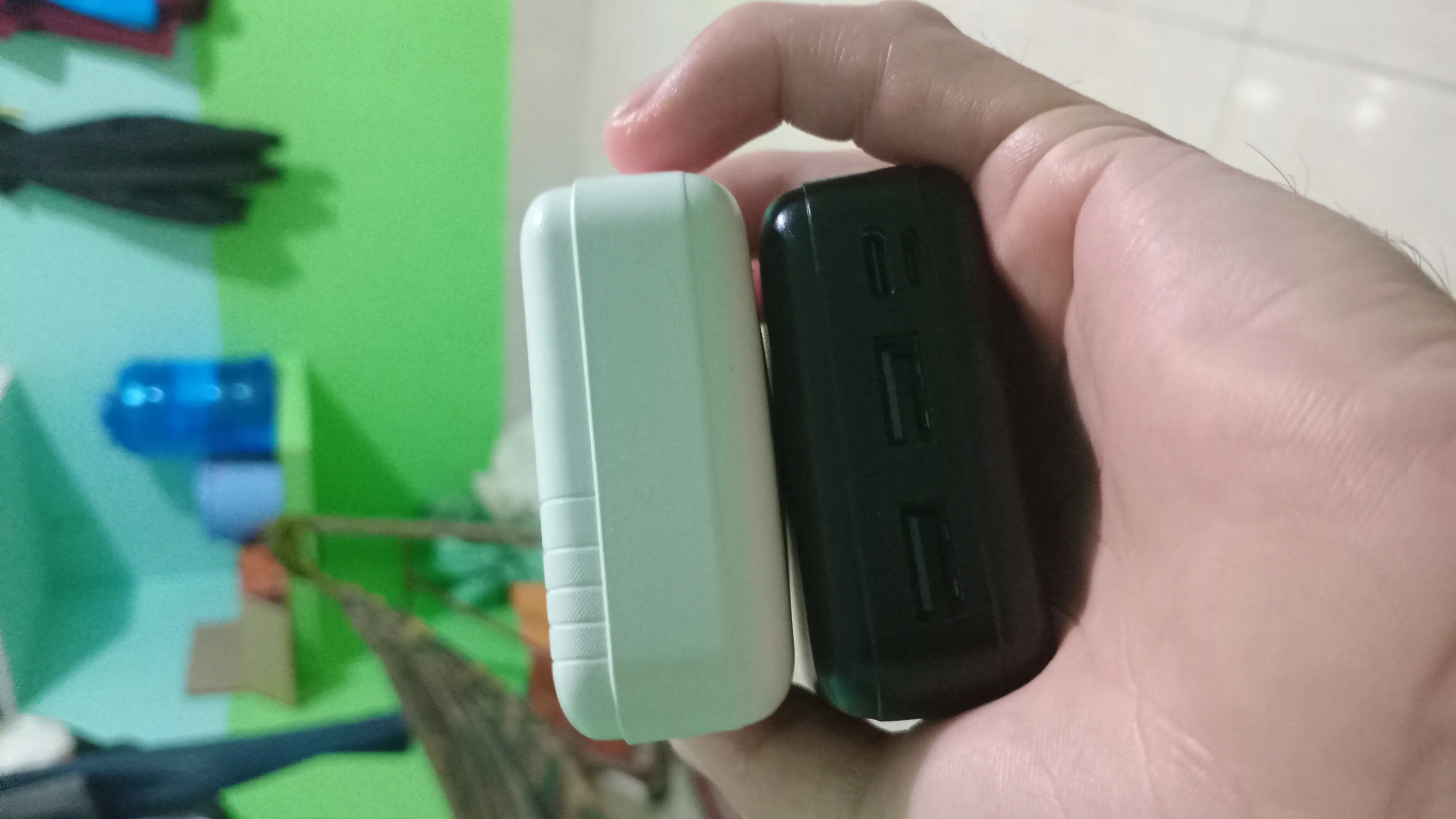 Khách hàng review Pin sạc dự phòng Polymer 10000mAh 12W AVA  DS609A 2