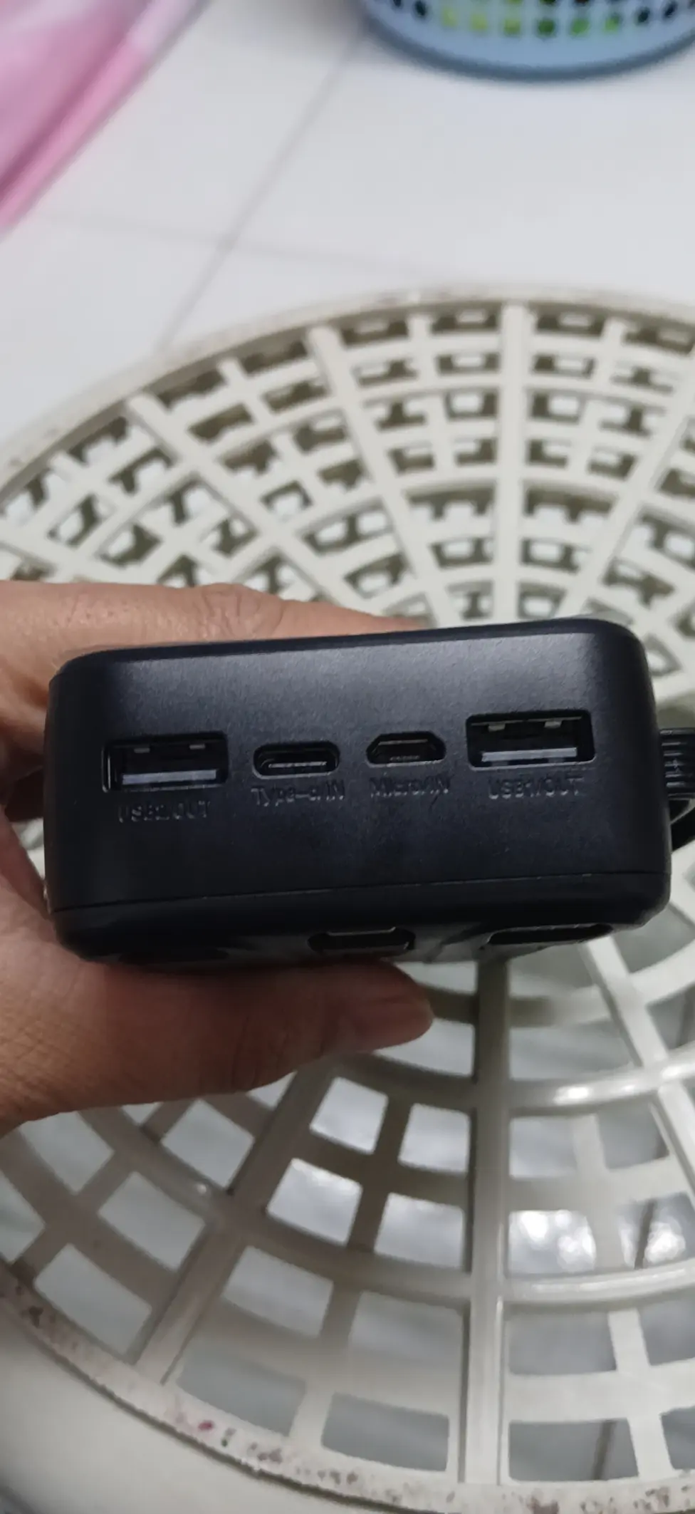 Khách hàng review Pin sạc dự phòng Polymer 20000mAh Type C 10.5W AVA  G-DX258 kèm Cáp Lightning và Cáp Type C 2