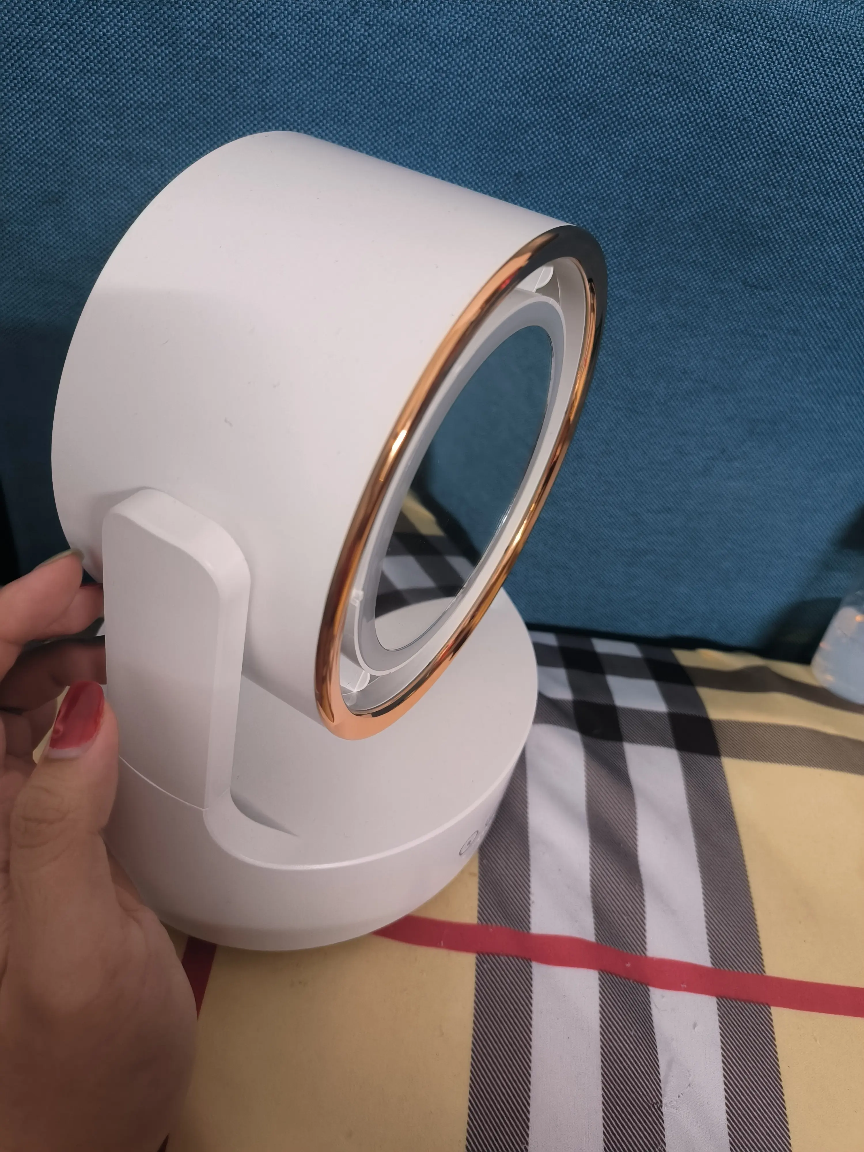 Khách hàng review Quạt không cánh Daixin FS-F02 8W 2