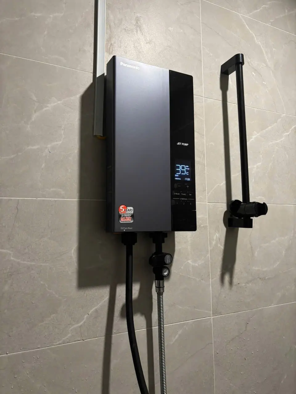 Khách hàng review Máy nước nóng trực tiếp Panasonic 4500W DH-4UDP1VZ 1