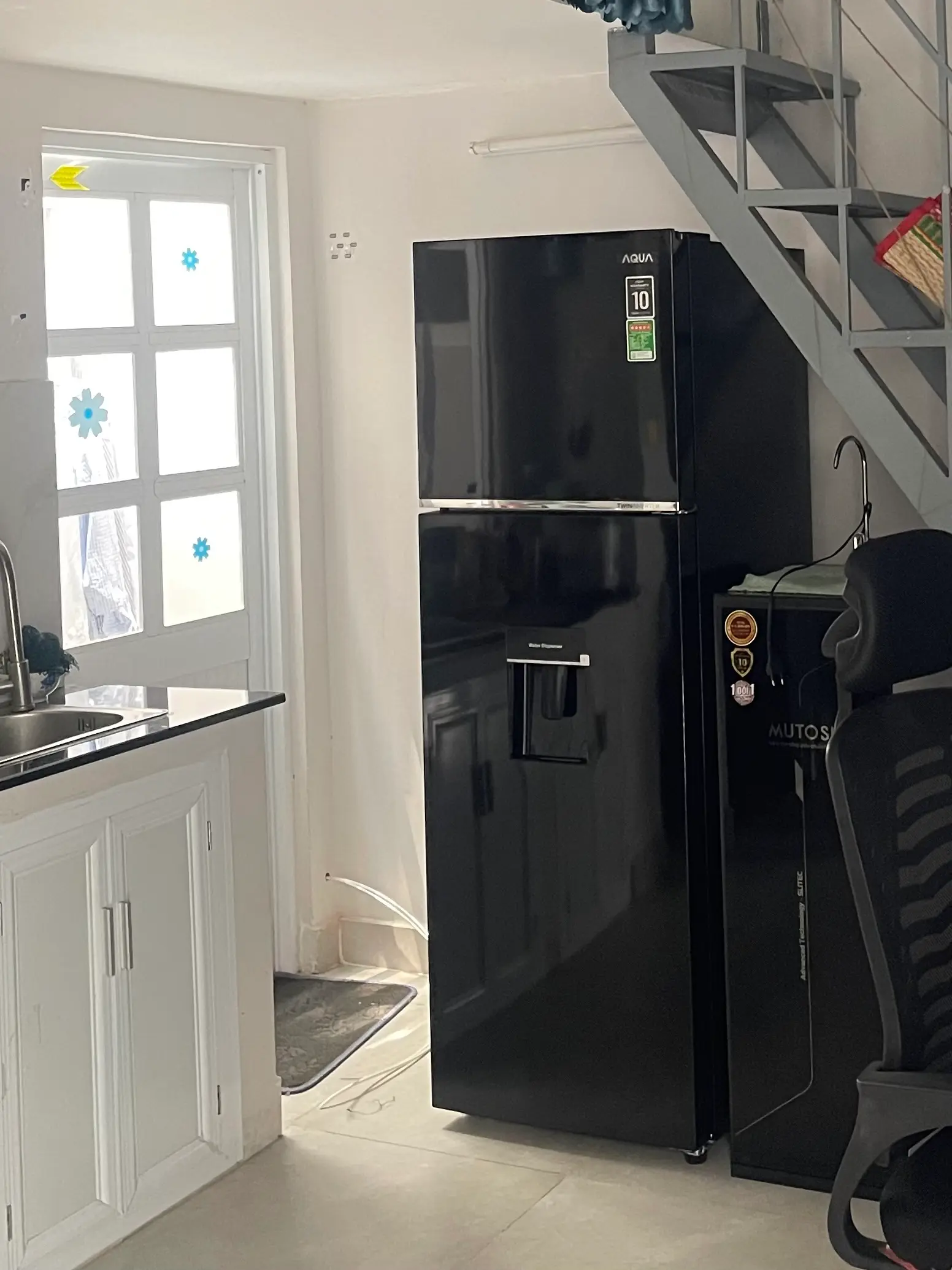 Khách hàng review Tủ lạnh Aqua Inverter 279 lít AQR-T300FA(WFB) 1