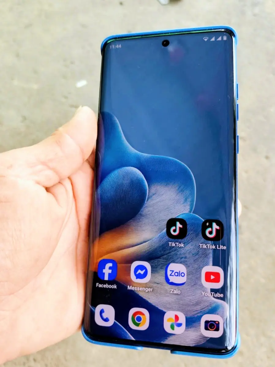Khách hàng review Điện thoại Motorola Edge 60 Fusion 5G 8GB/256GB 1