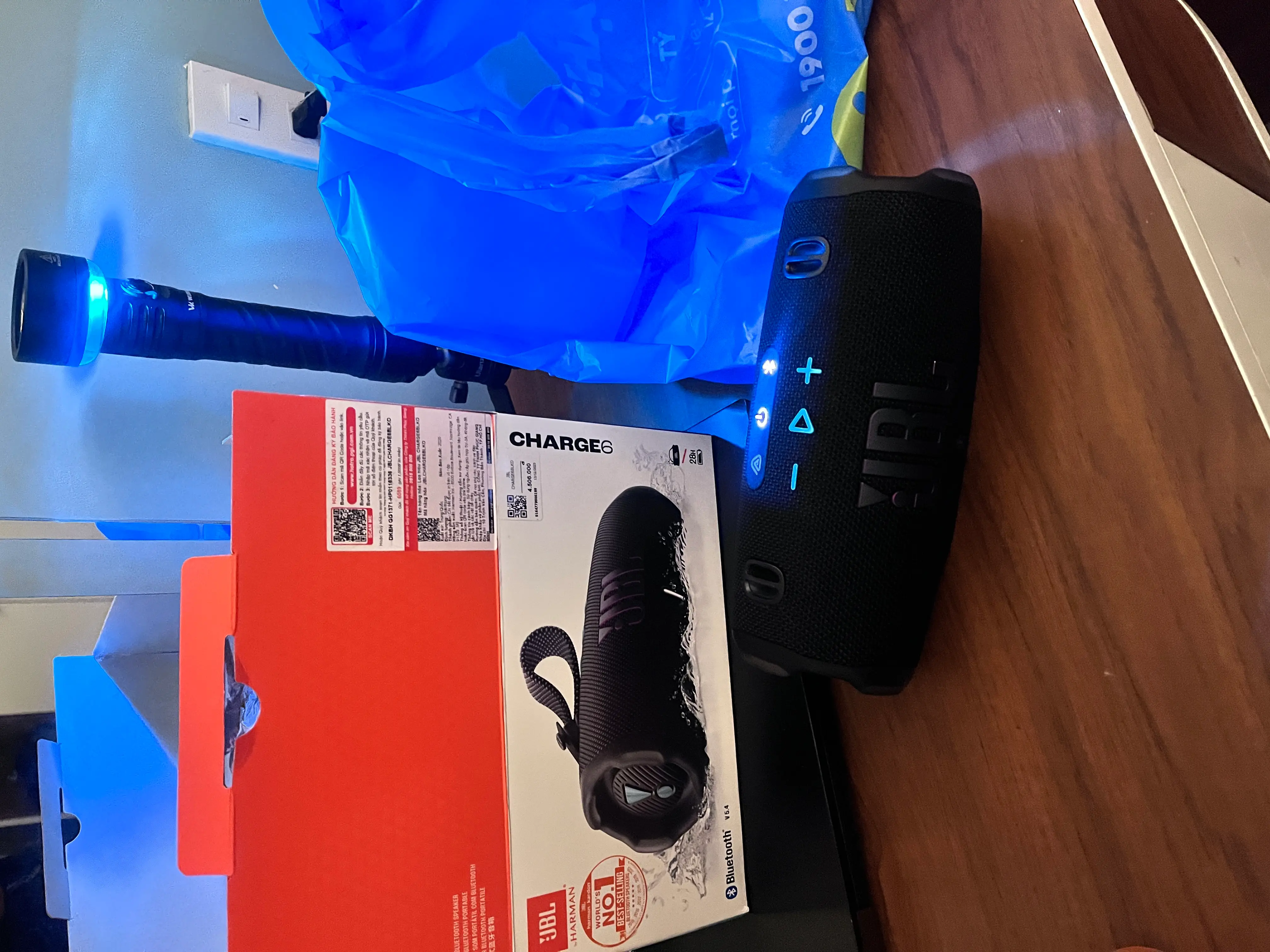 Khách hàng review Loa Bluetooth JBL Charge 6 4