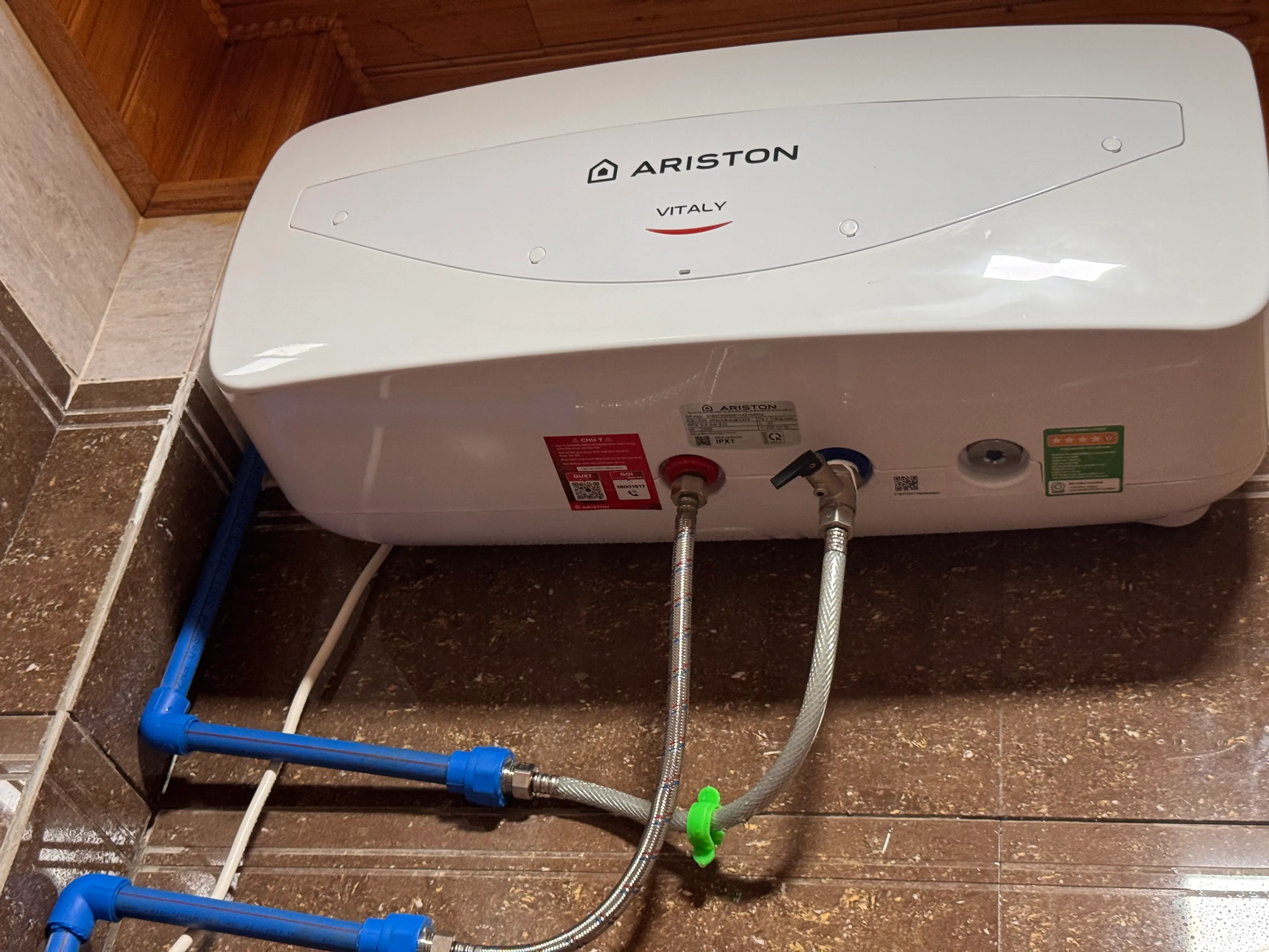 Khách hàng review Bình nóng lạnh gián tiếp Ariston 20 lít 2500W VITALY 20 SLIM 2.5 FE 2024 1